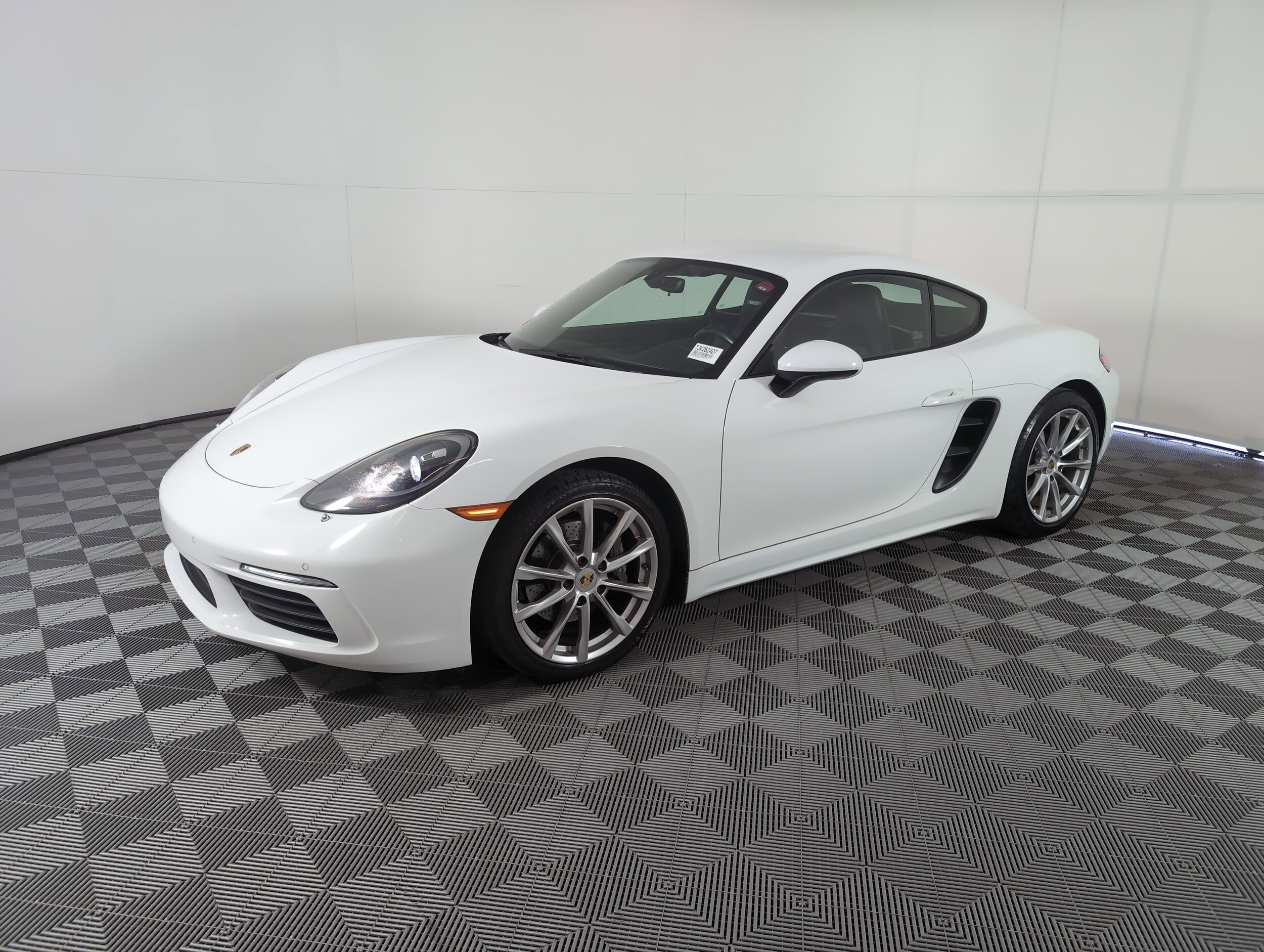 2018 Porsche Cayman photo 3