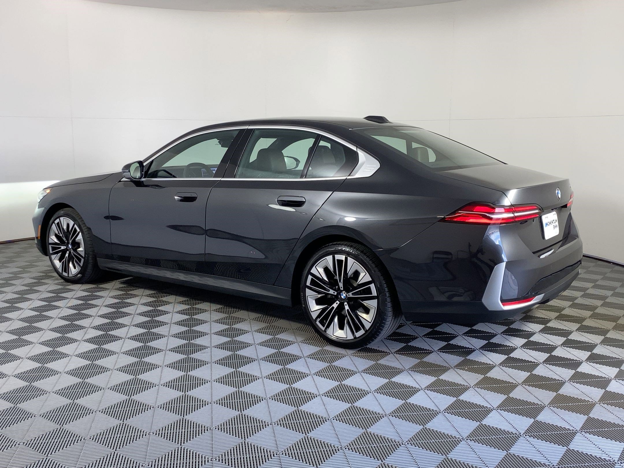 2025 Bmw 530i 5-Series photo 3