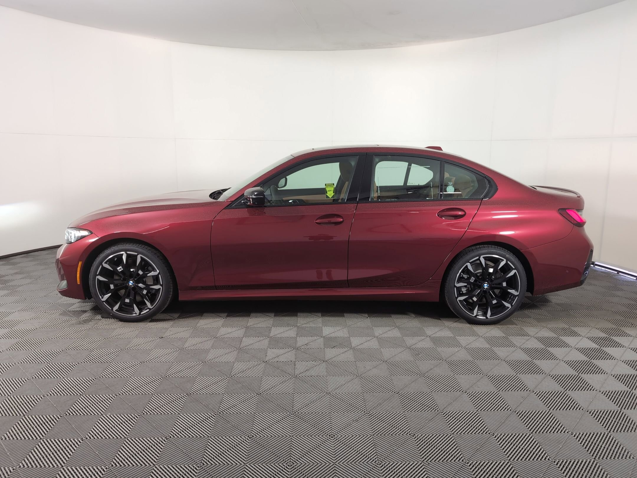 2025 Bmw 330i Sedan photo 2