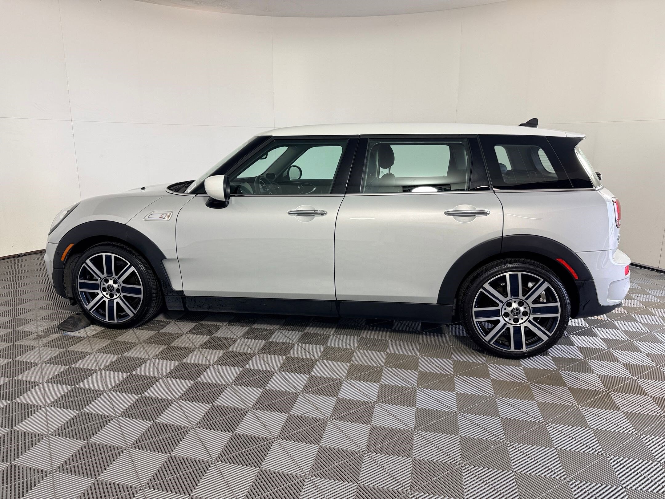 2021 Mini Clubman Base S photo 2