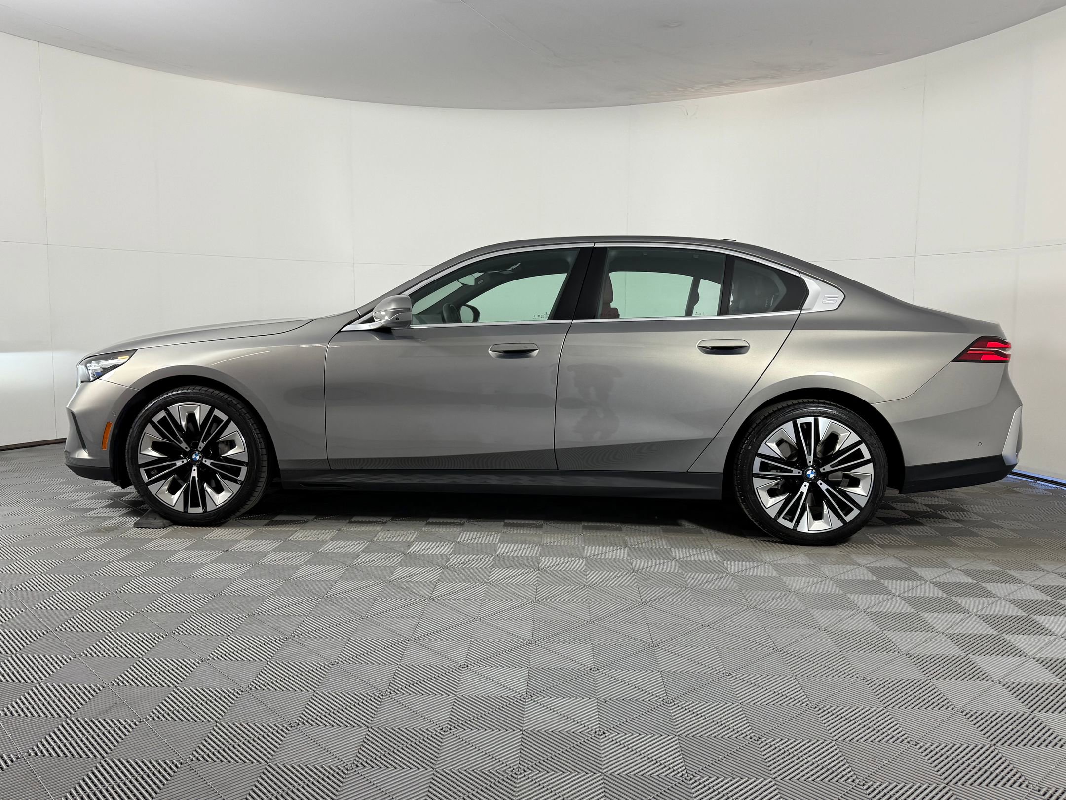 2025 Bmw 540i xDrive Sedan photo 2