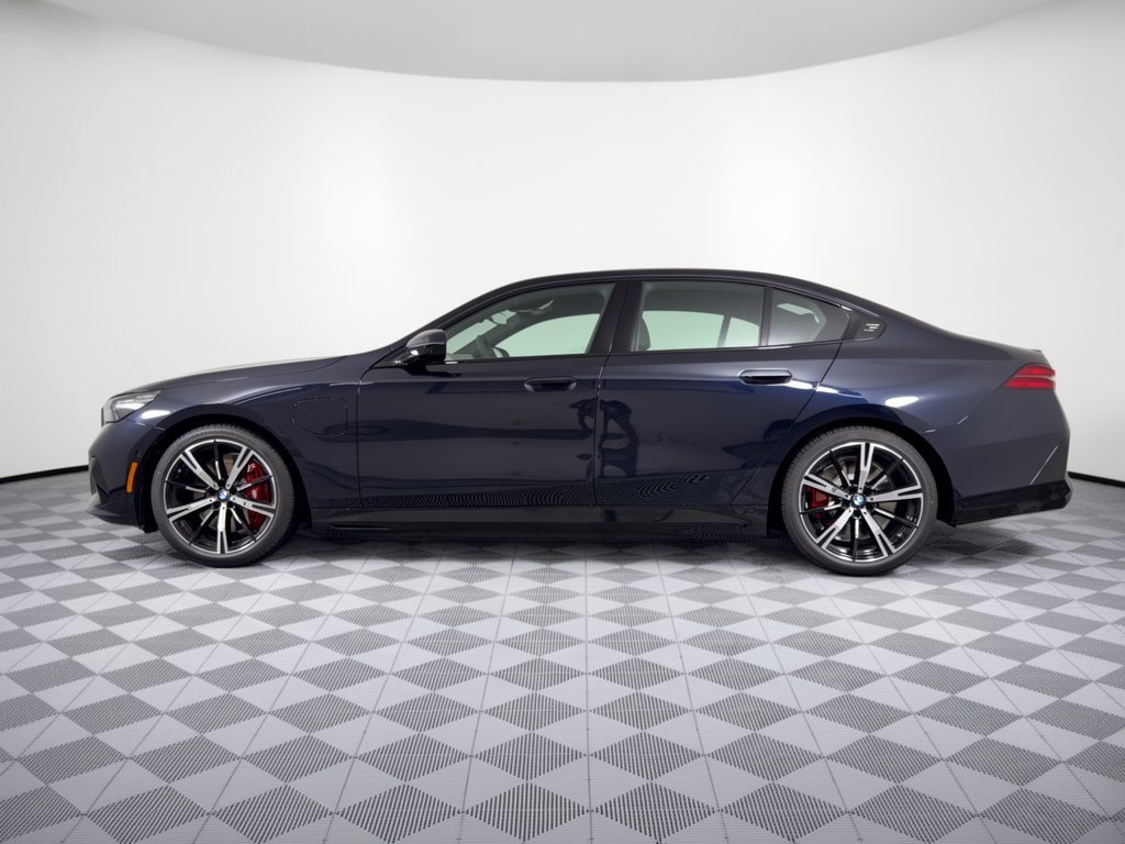 New 2027 BMW 550e xDrive Sedan