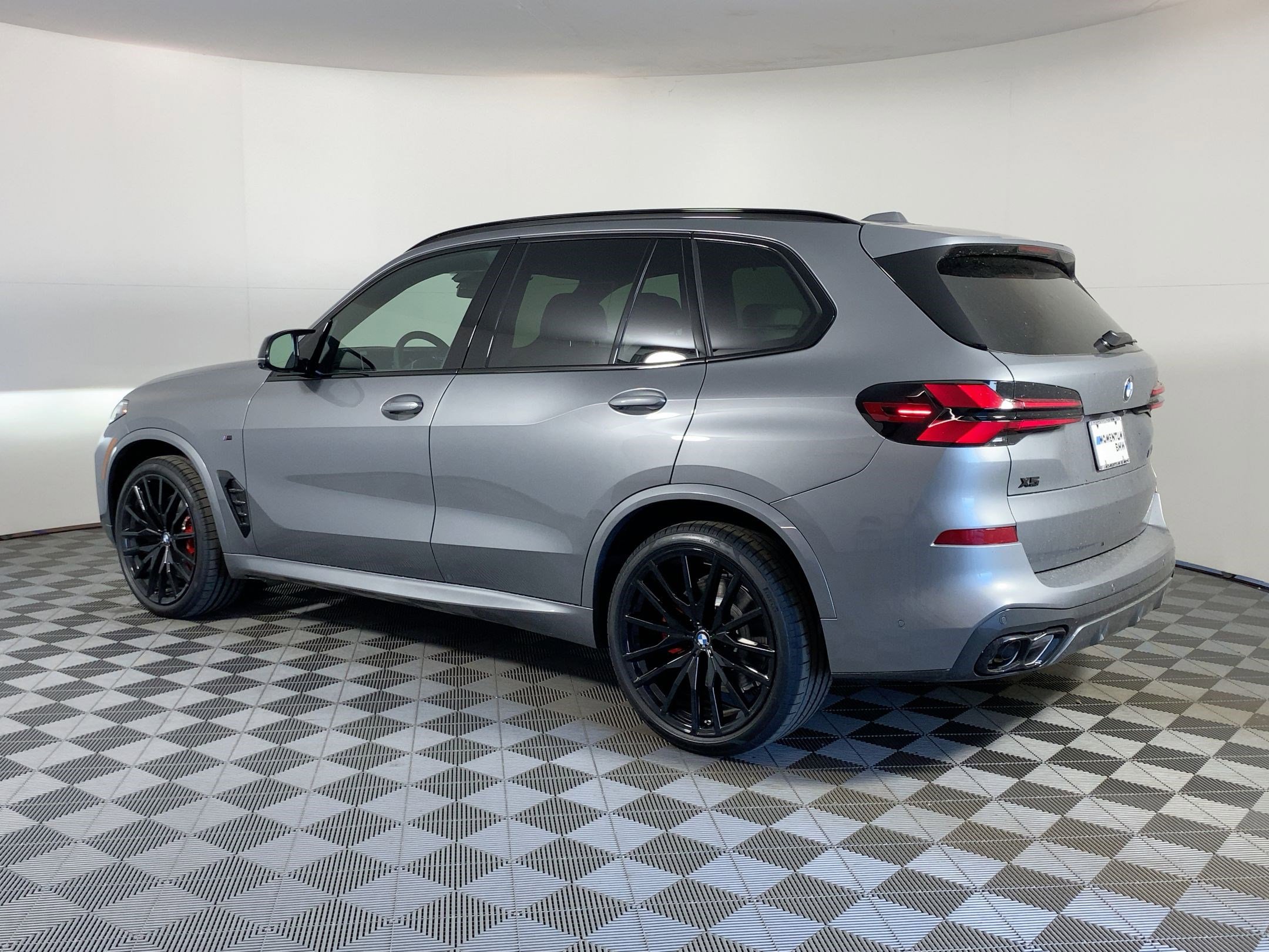 2026 Bmw X5 M60i photo 2