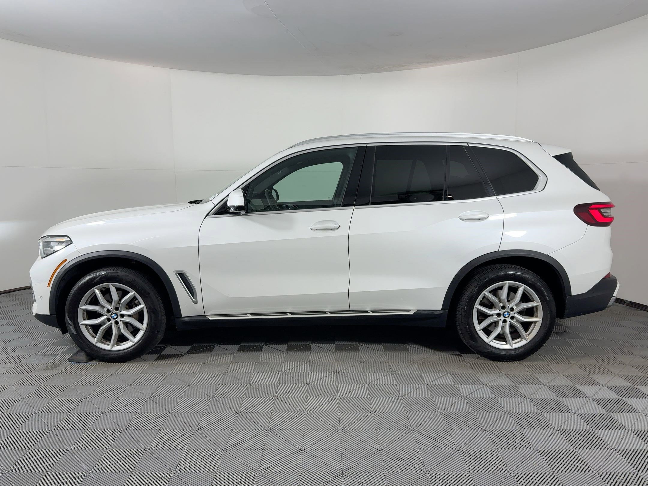2023 Bmw X5 xDrive40i photo 2