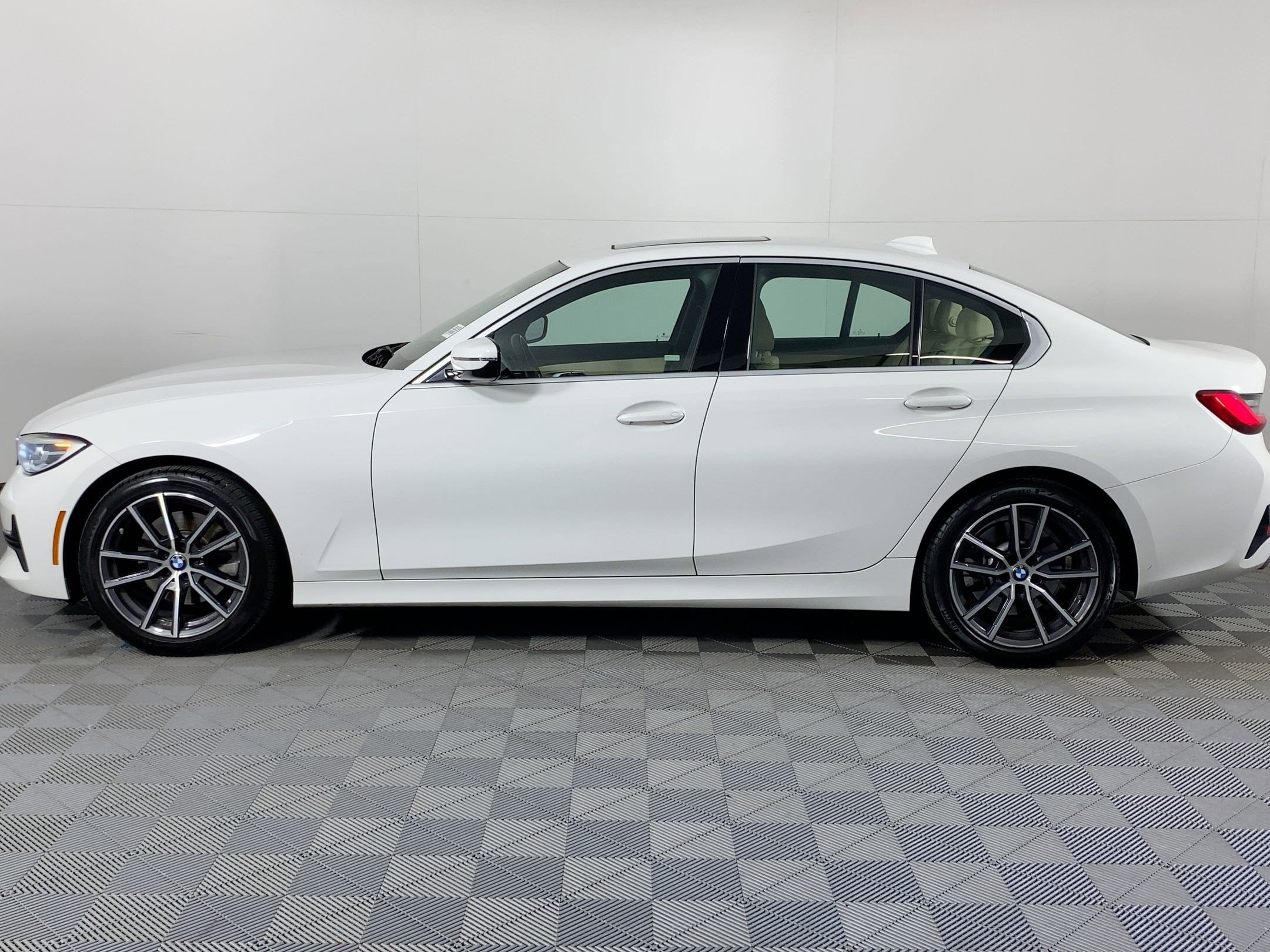 2020 Bmw 330i photo 2