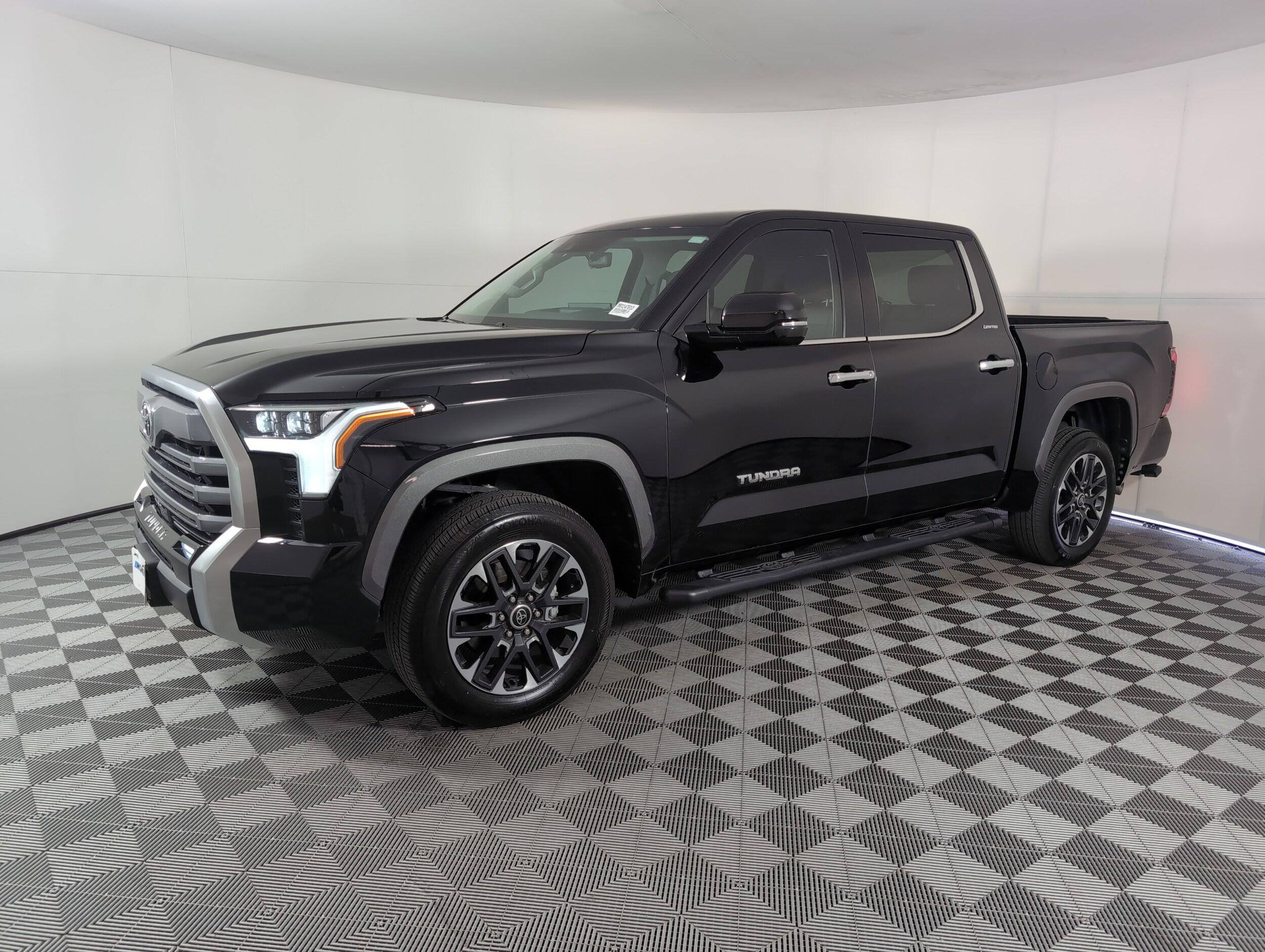 2024 Toyota Tundra Limited CrewMax photo 3