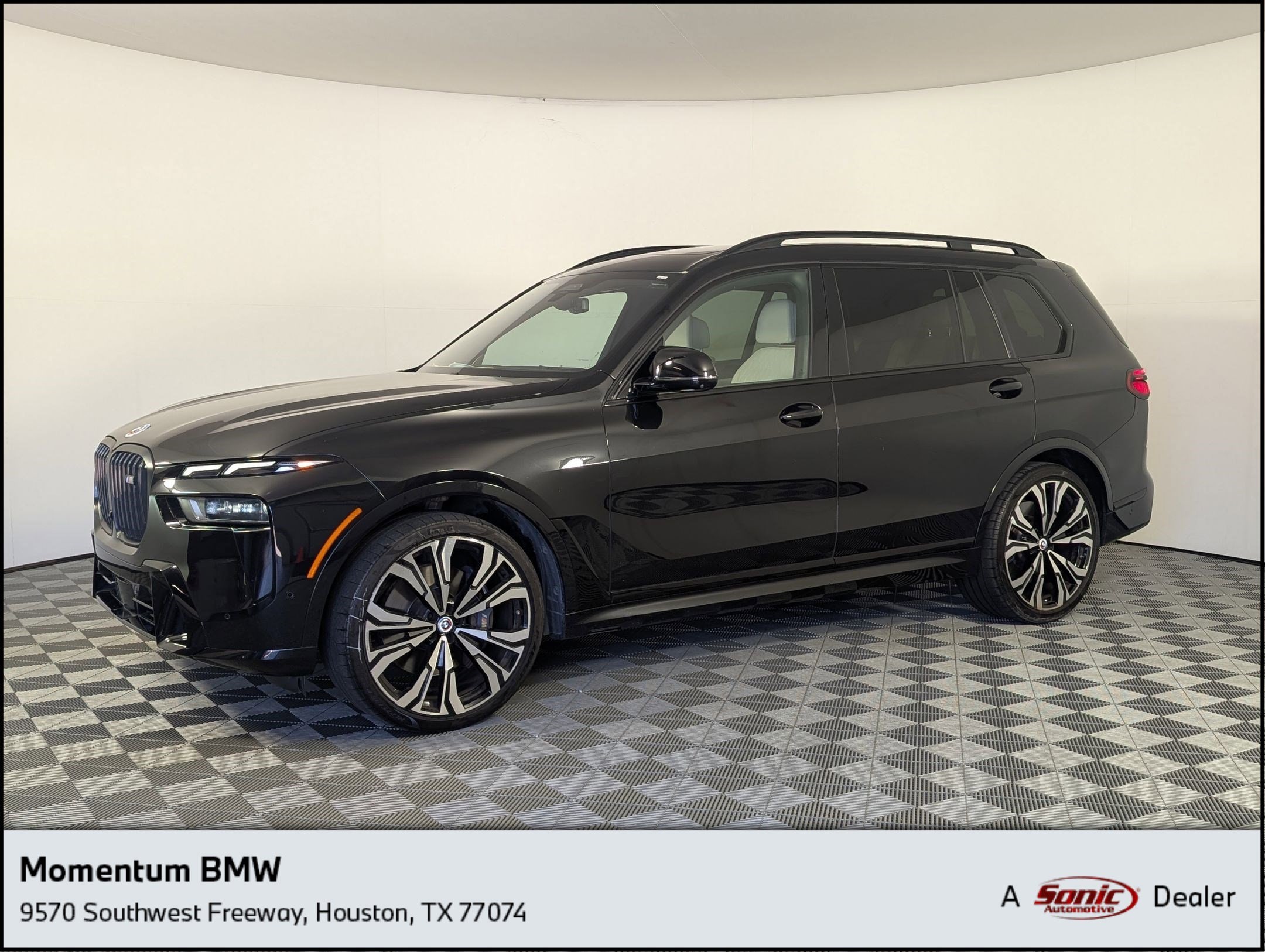 2023 BMW X7 M60i's photo