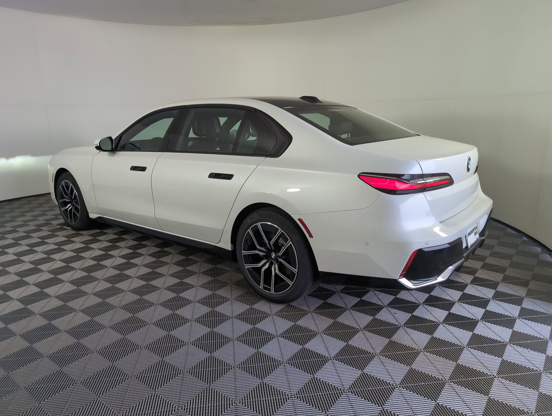 2025 Bmw 740i Sedan photo 3