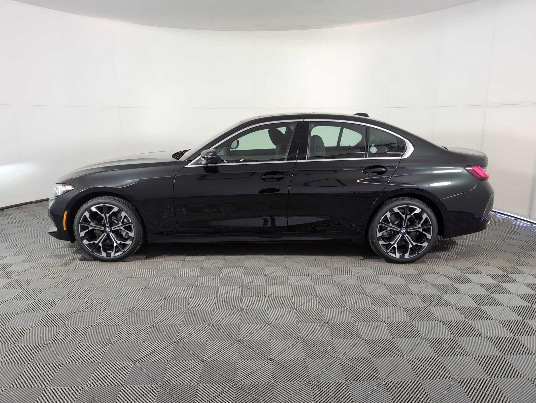 2025 Bmw 330i photo 2