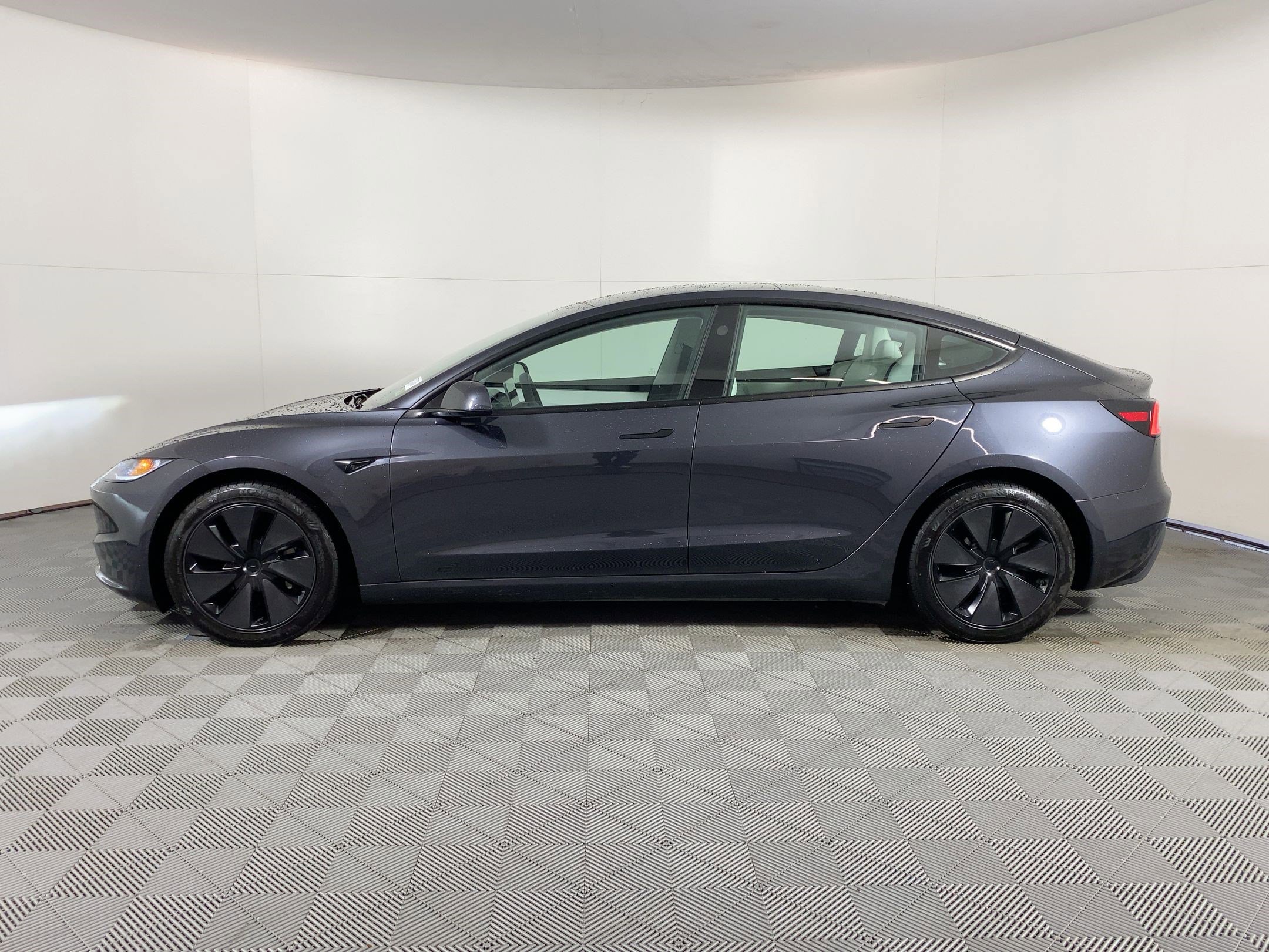 2024 Tesla Model 3 Long Range photo 2