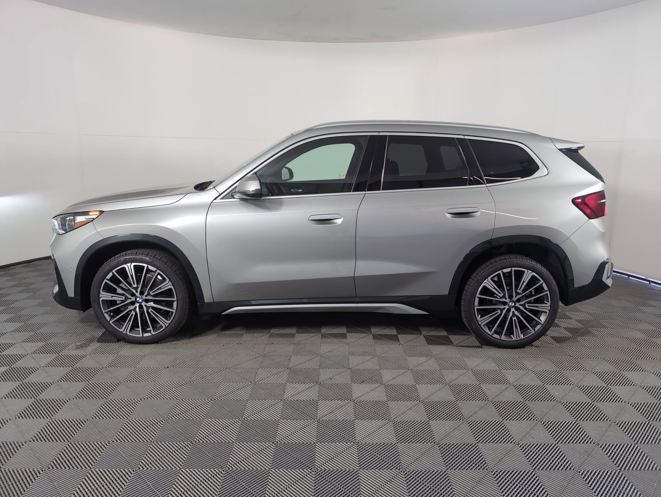 2025 Bmw X1 XDrive28i photo 2