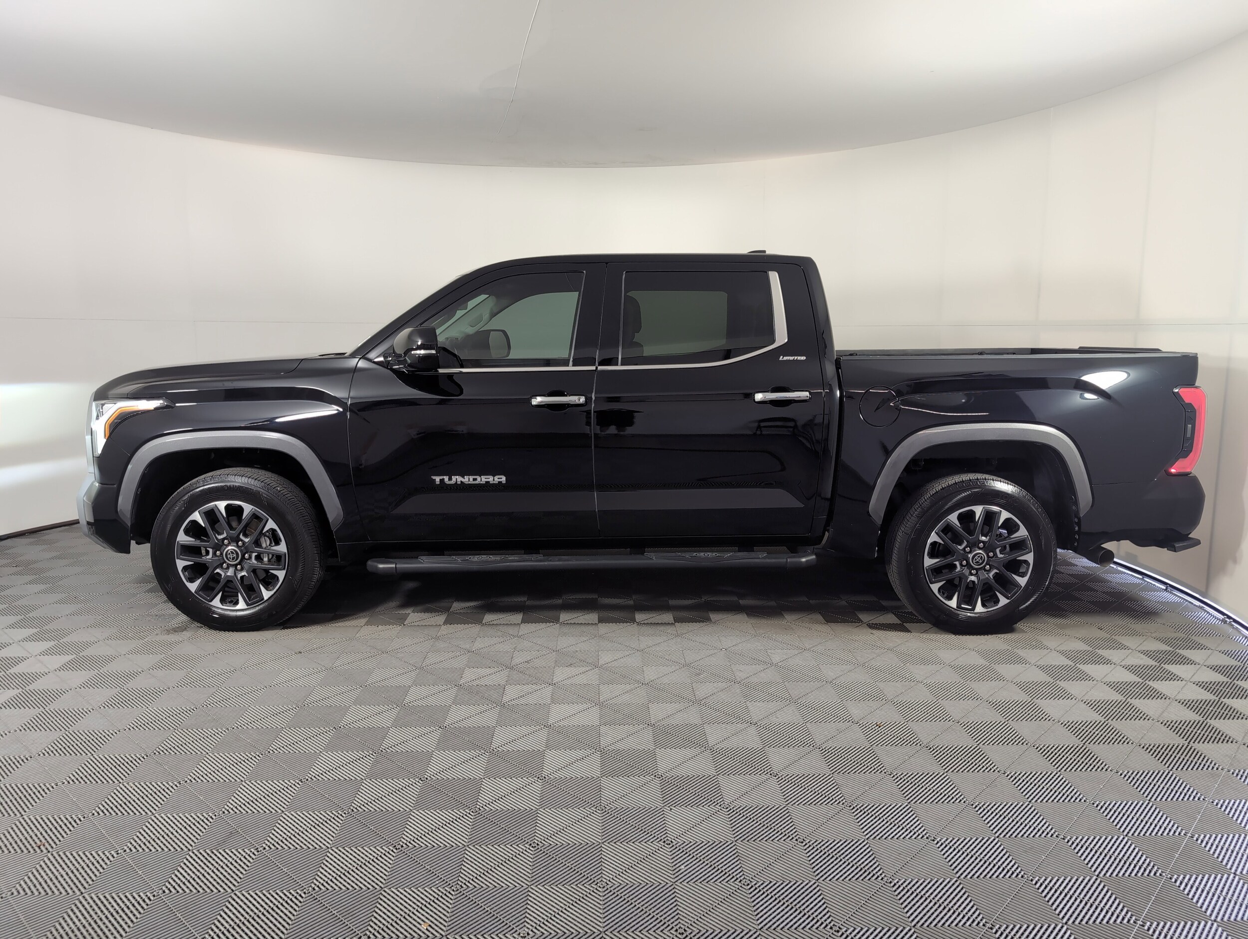 2024 Toyota Tundra Limited CrewMax photo 4
