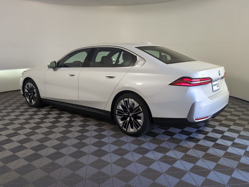 New 2026 BMW i5 eDrive40 Sedan