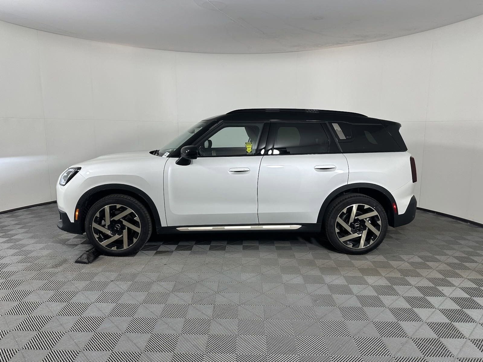 2025 Mini Countryman S photo 2