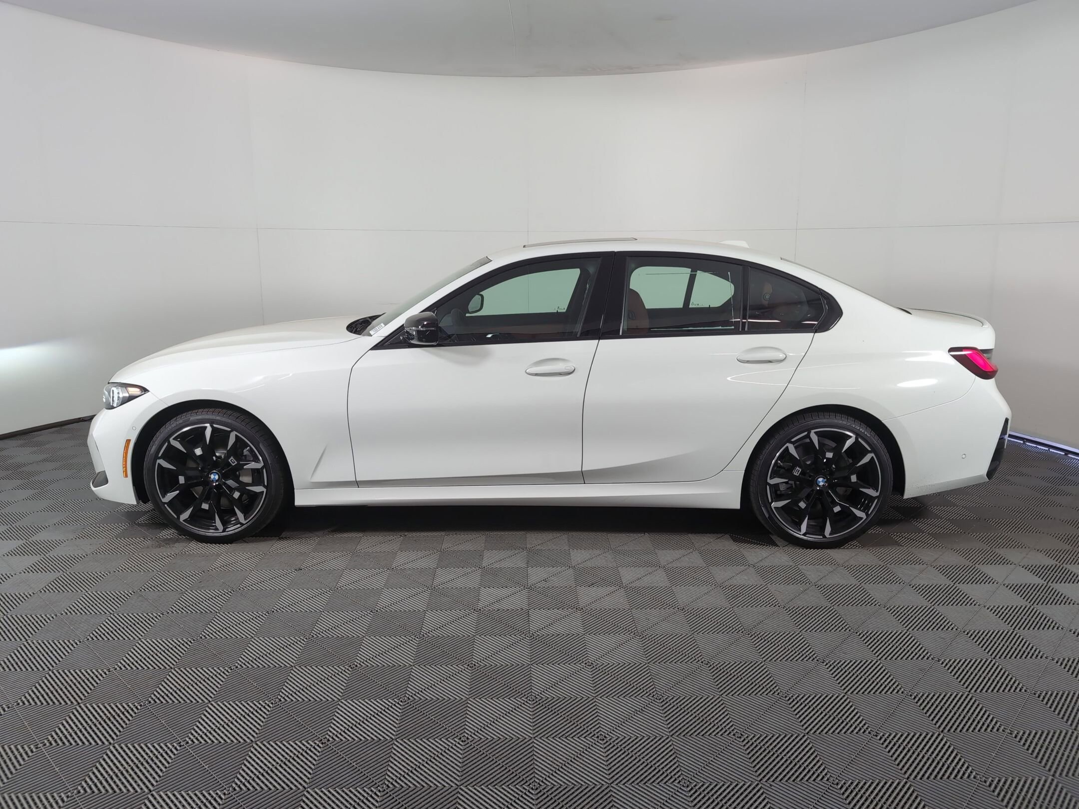2025 Bmw 330i photo 2