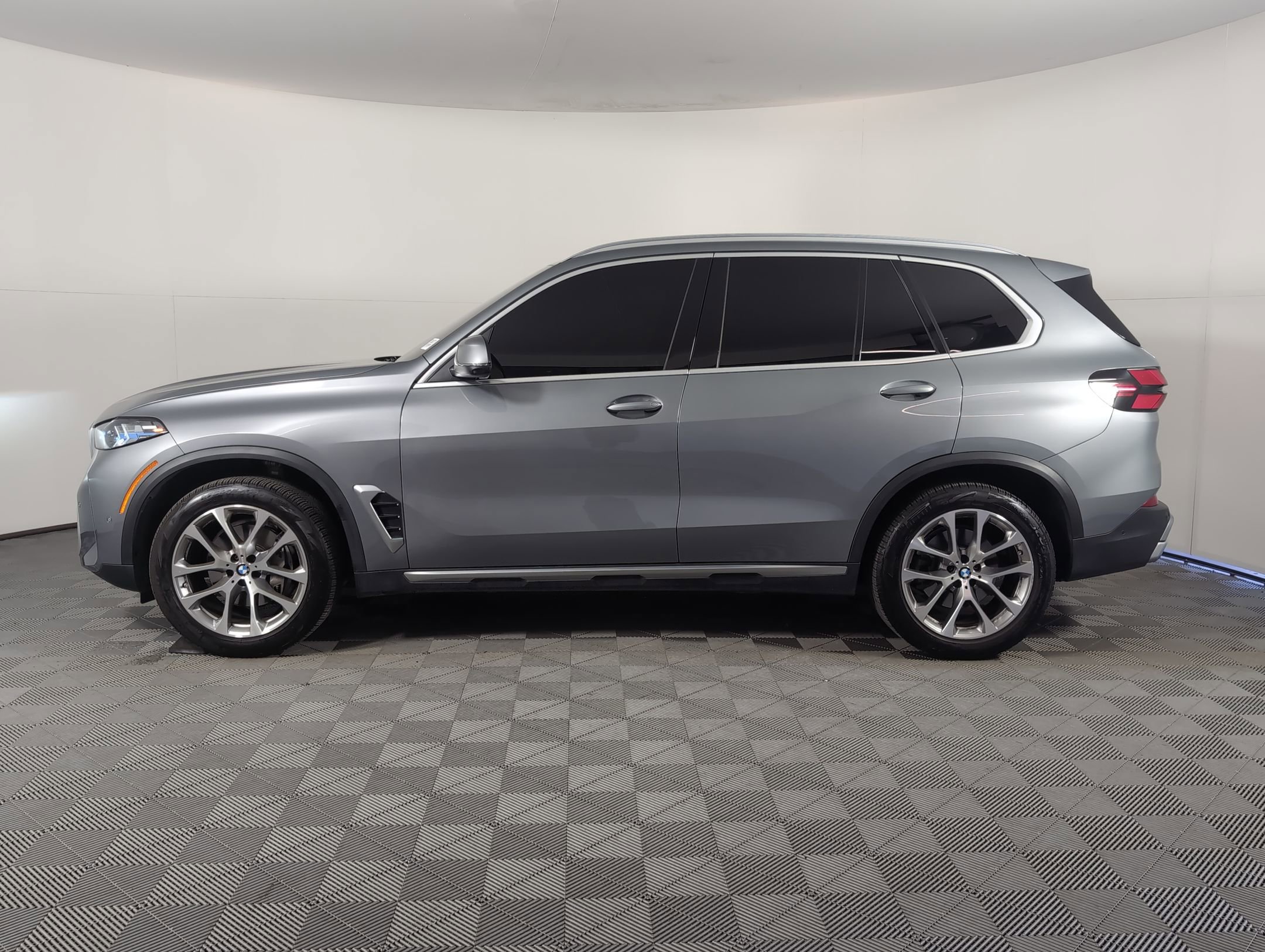 2025 Bmw X5 sDrive40i photo 2