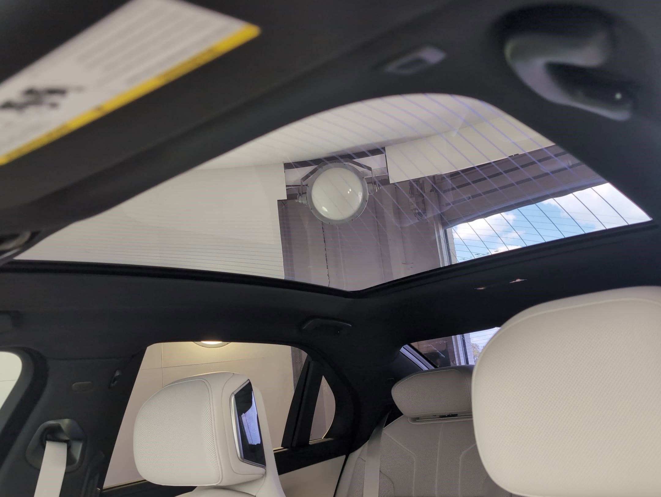 2025 BMW i7 50 - Photo 12