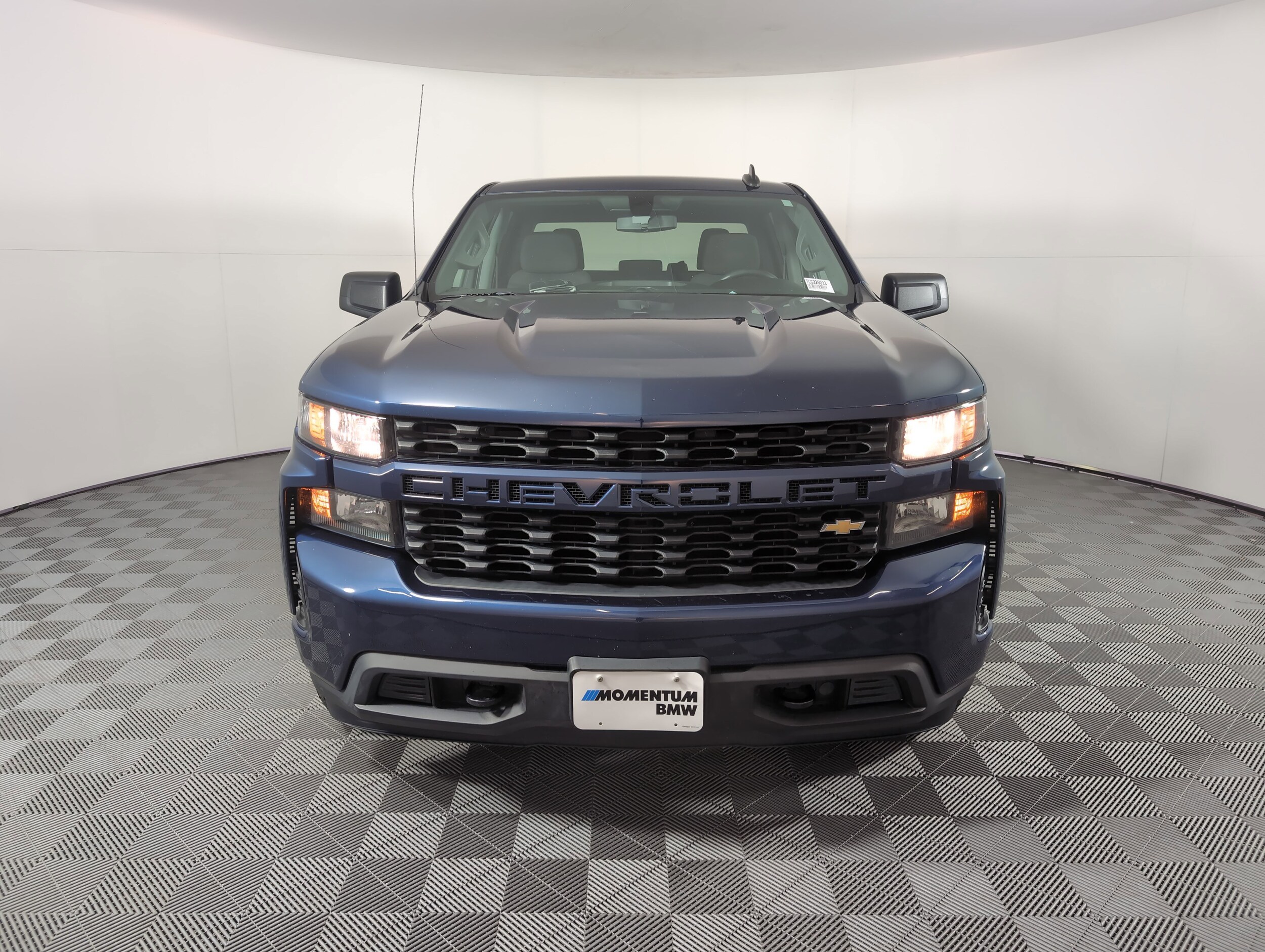 2020 Chevrolet Silverado 1500 Custom photo 2