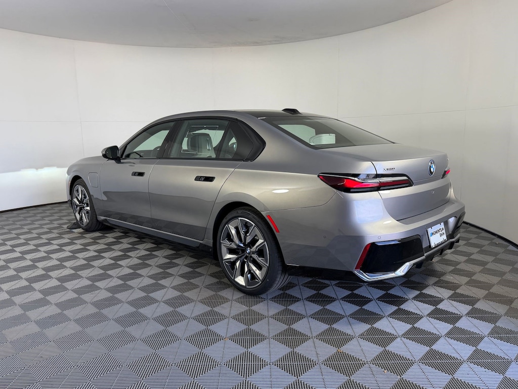 New 2026 BMW 750e xDrive Sedan