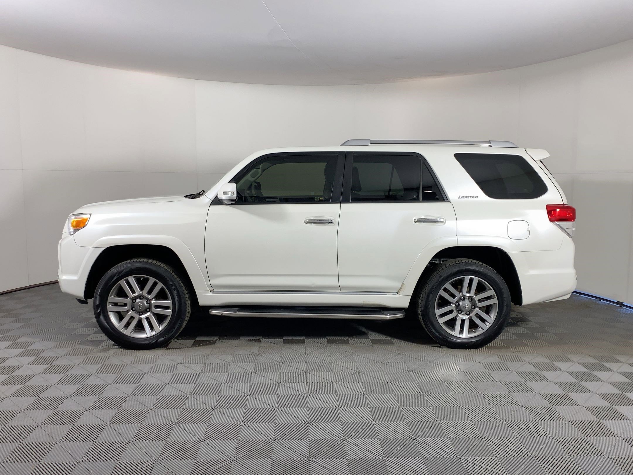 2013 Toyota 4Runner Limited photo 2