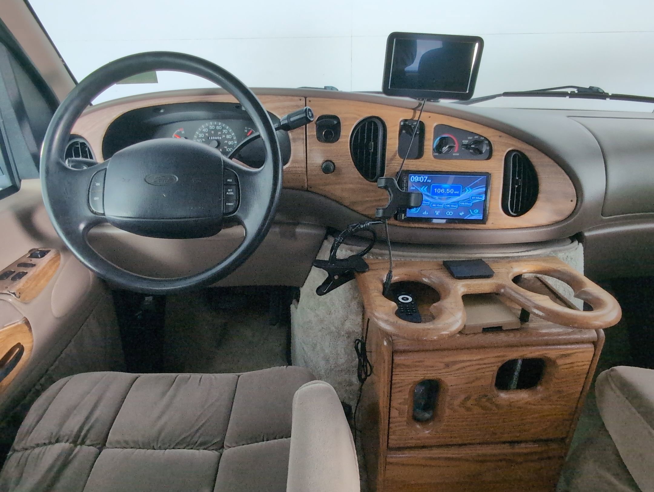 1998 Ford E-150 photo 4
