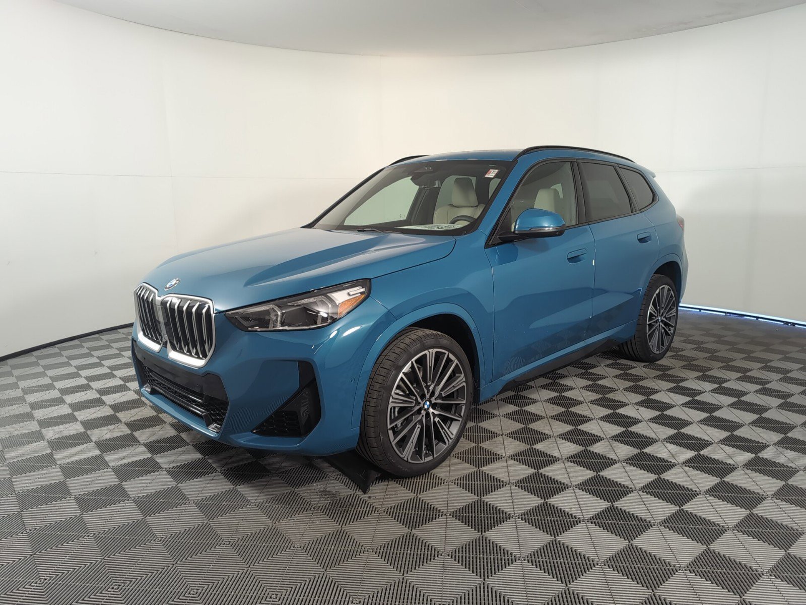 2025 Bmw X1 XDrive28i photo 3