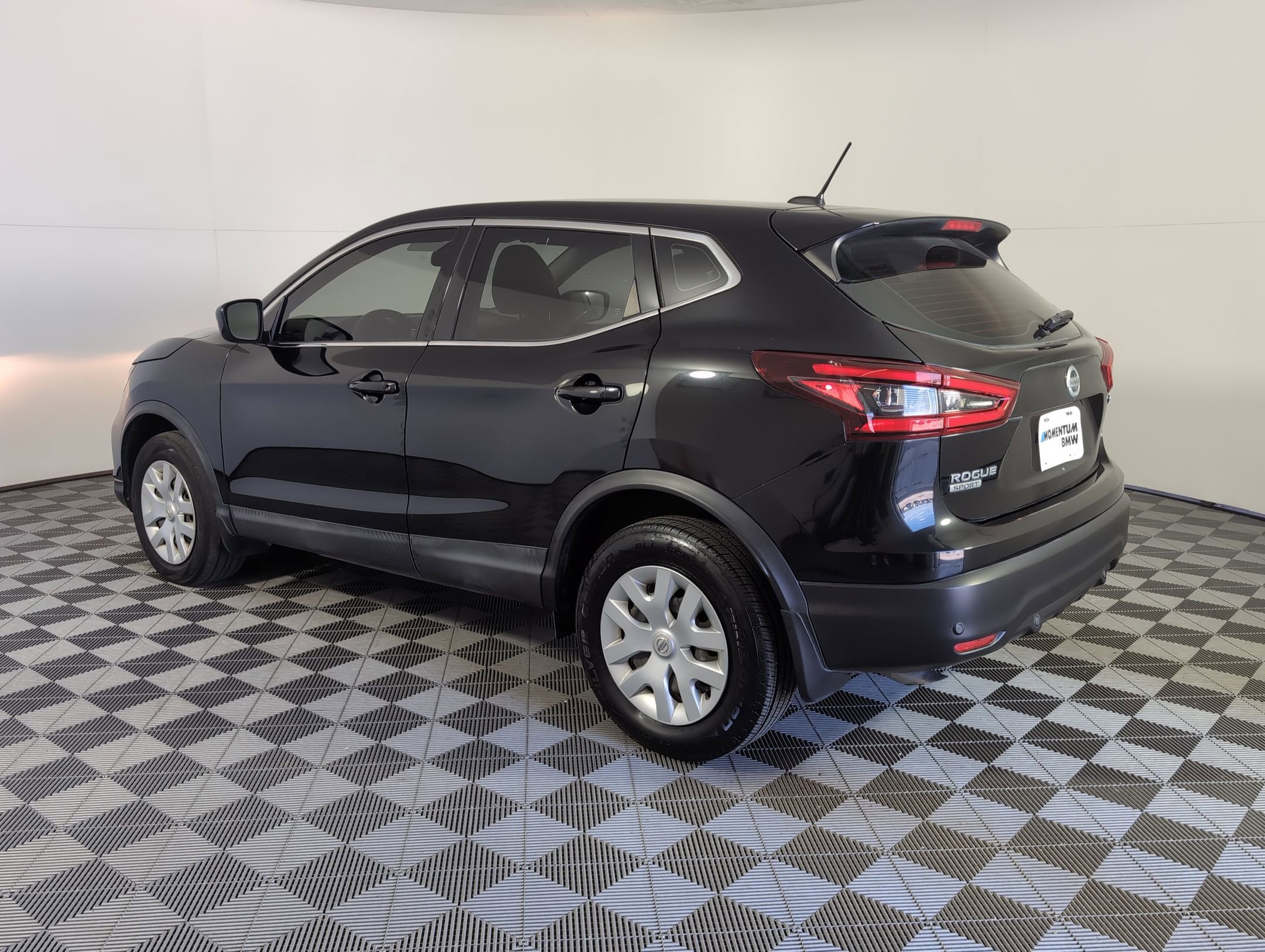 2020 Nissan Rogue Sport S photo 3