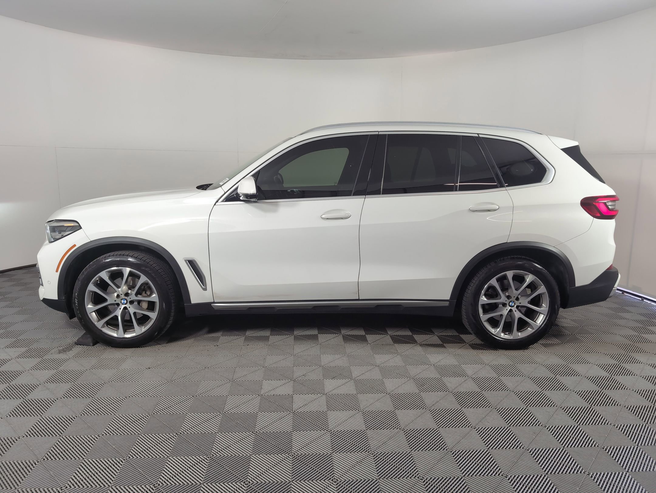 2023 Bmw X5 sDrive40i photo 2