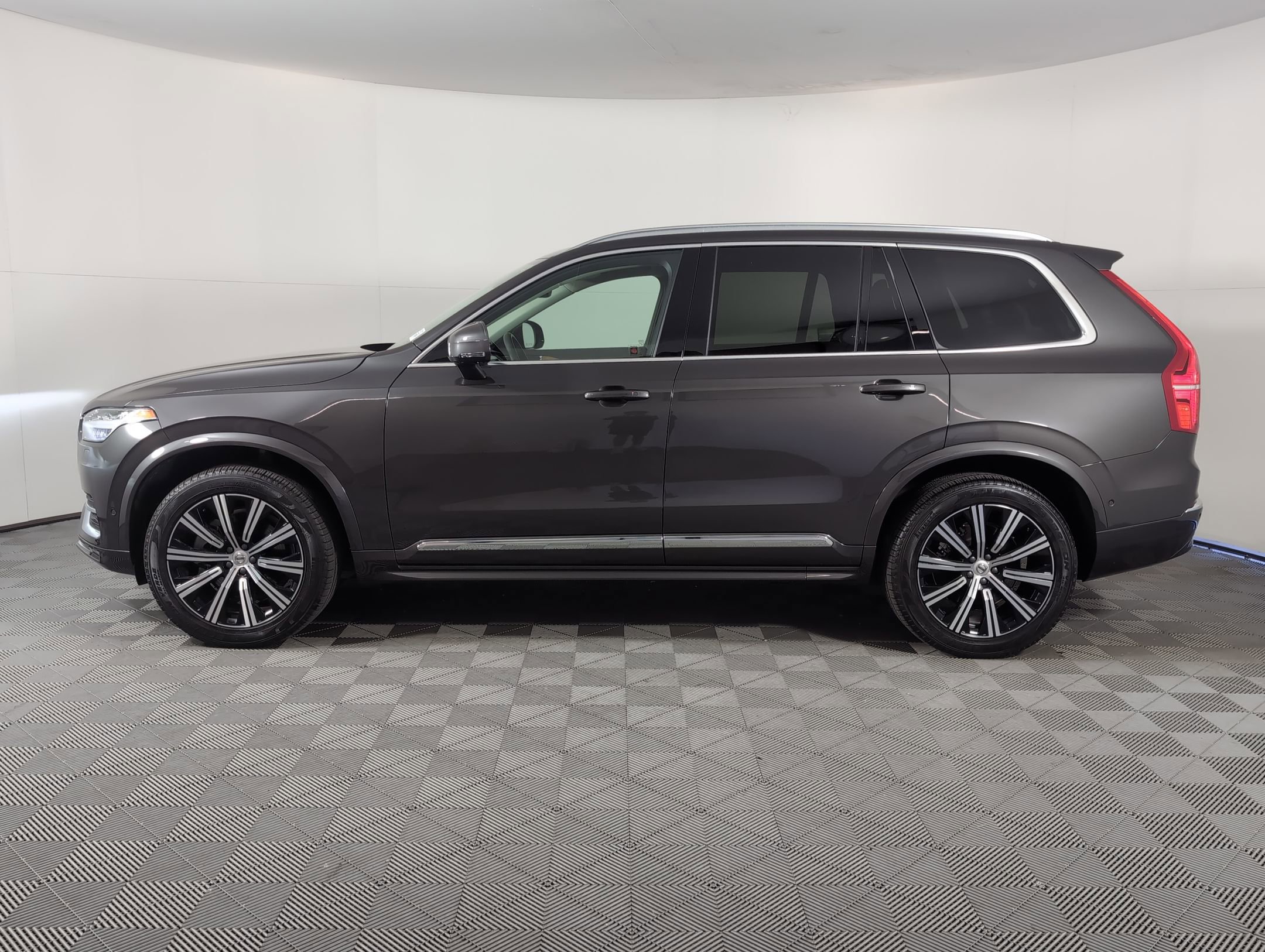 2024 Volvo XC90 B5 Plus photo 2