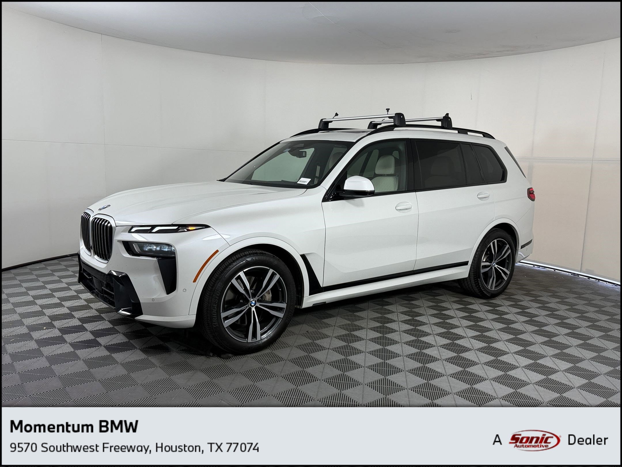 2024 BMW X7's photo