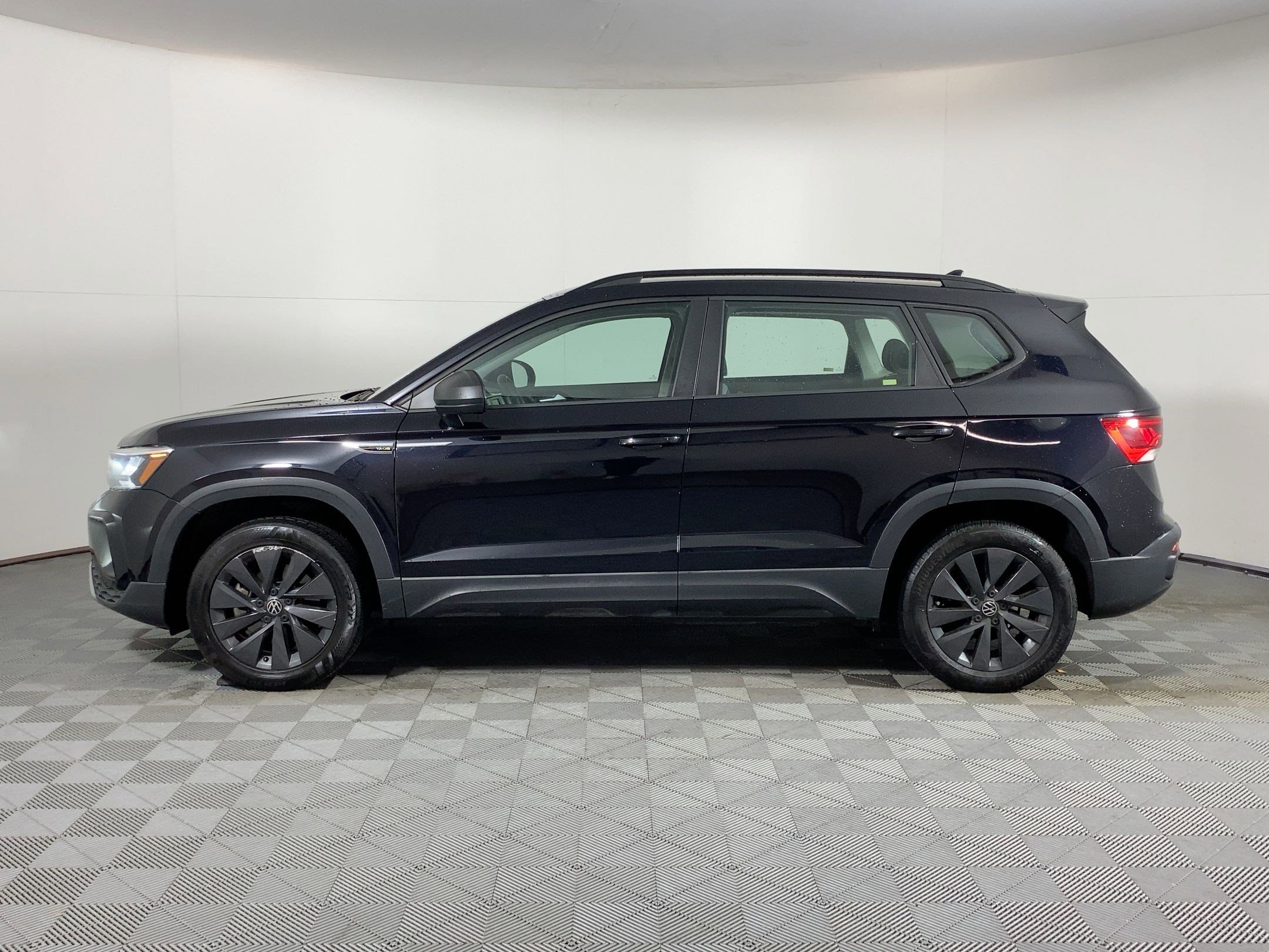 2023 Volkswagen Taos S photo 2