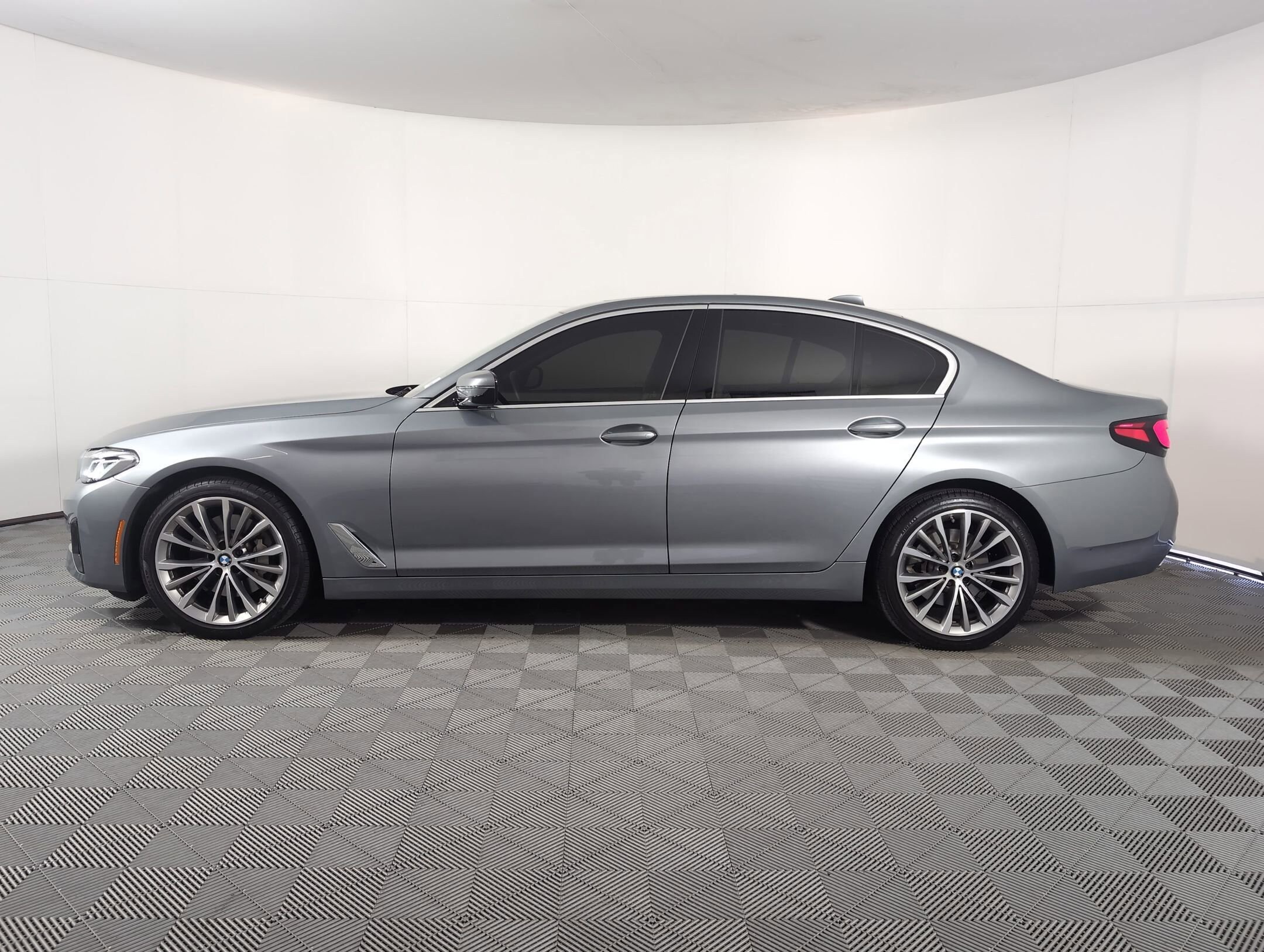 2023 Bmw 530i xDrive photo 2