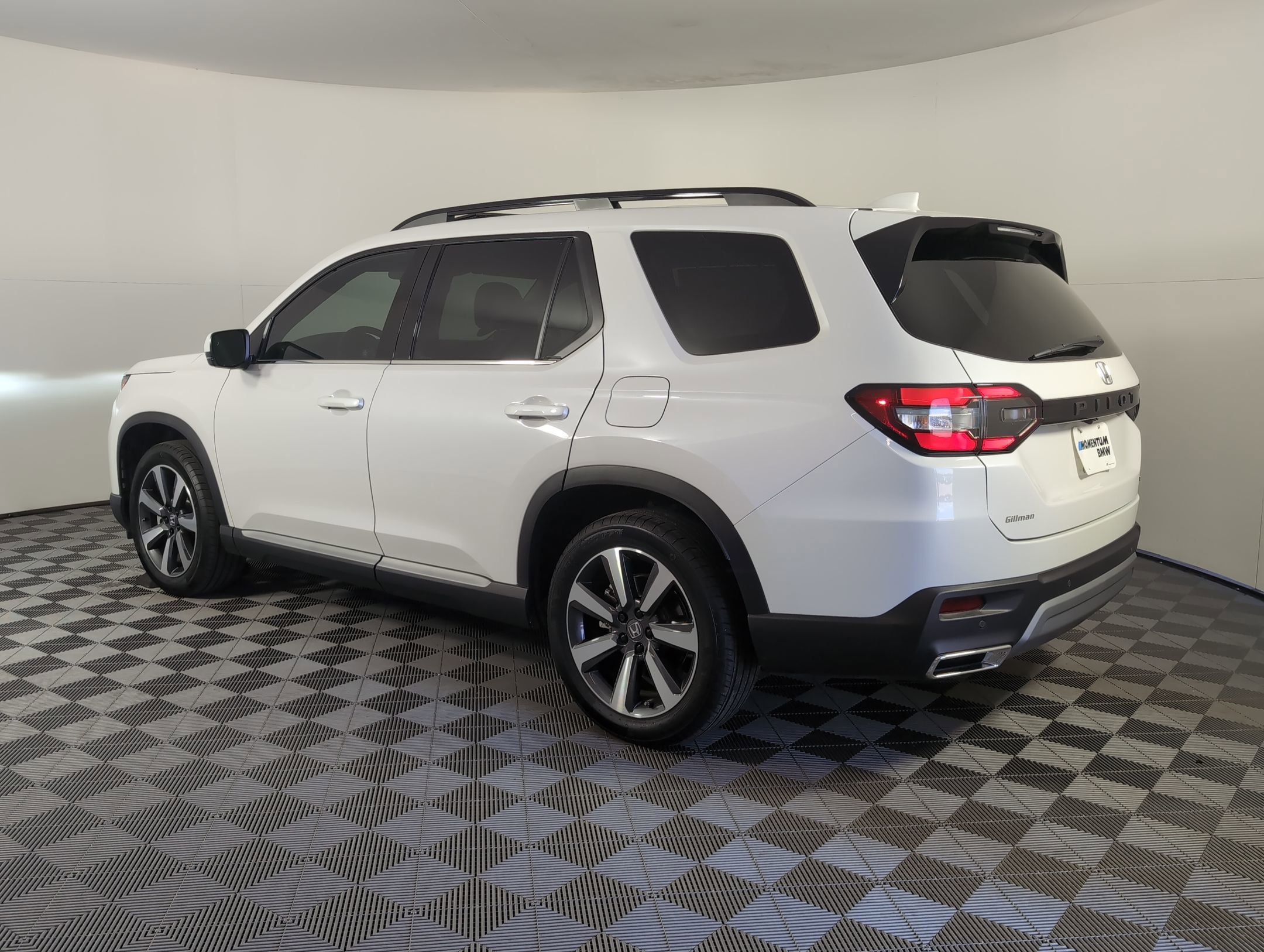 2025 Honda Pilot Touring photo 2
