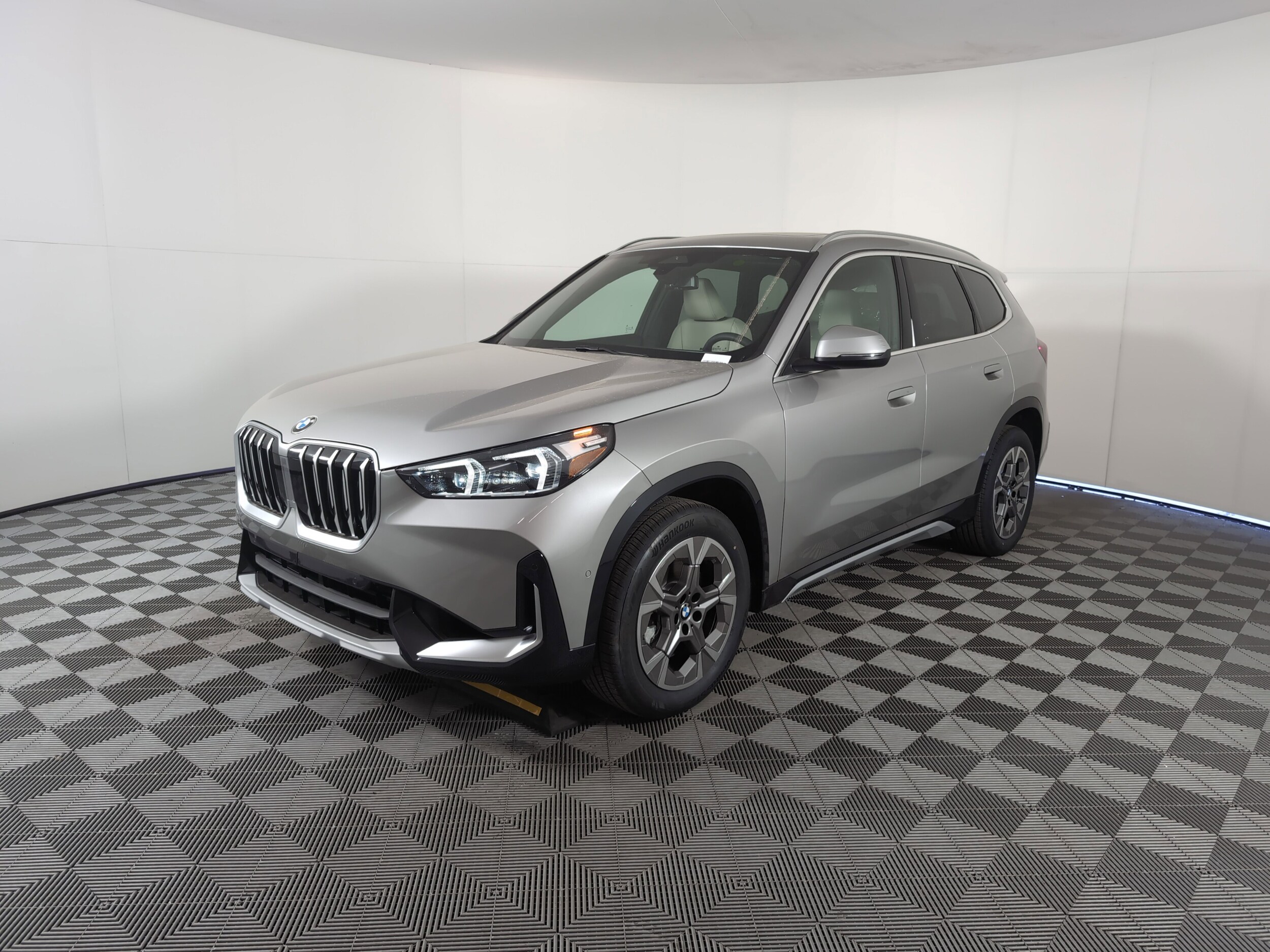 2025 Bmw X1 XDrive28i photo 3