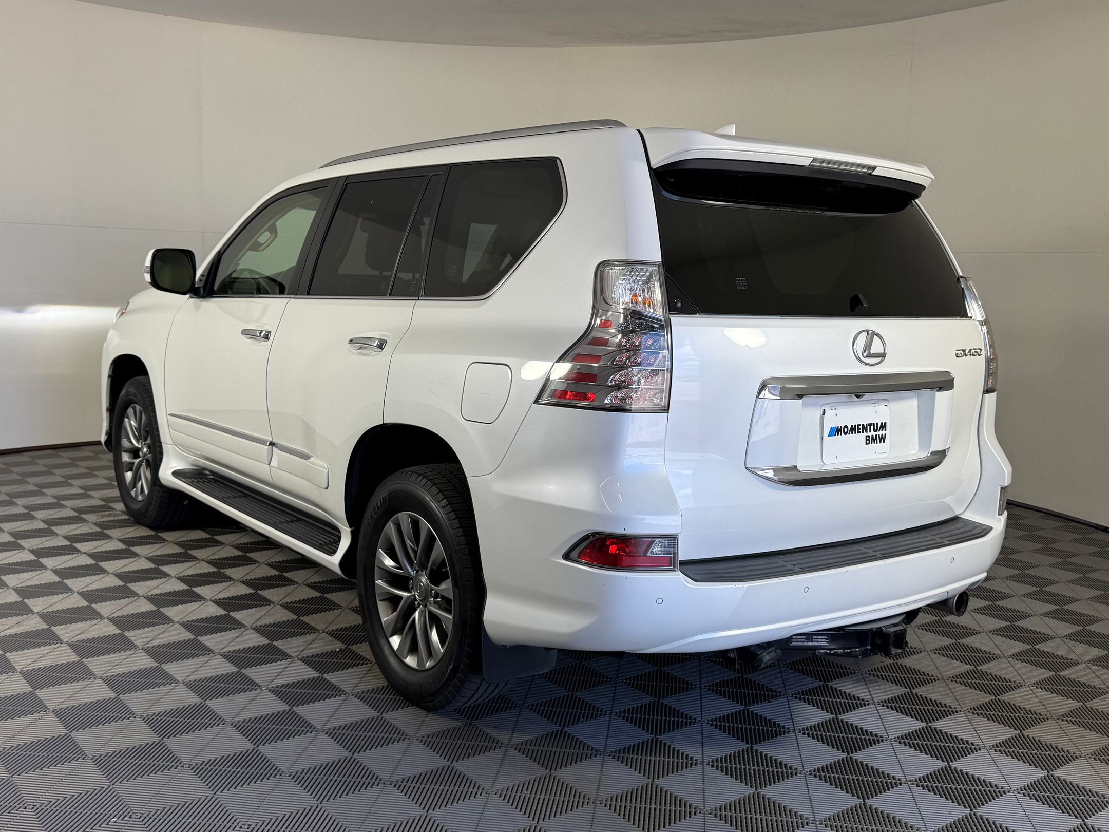 2017 Lexus GX 460 Luxury photo 3