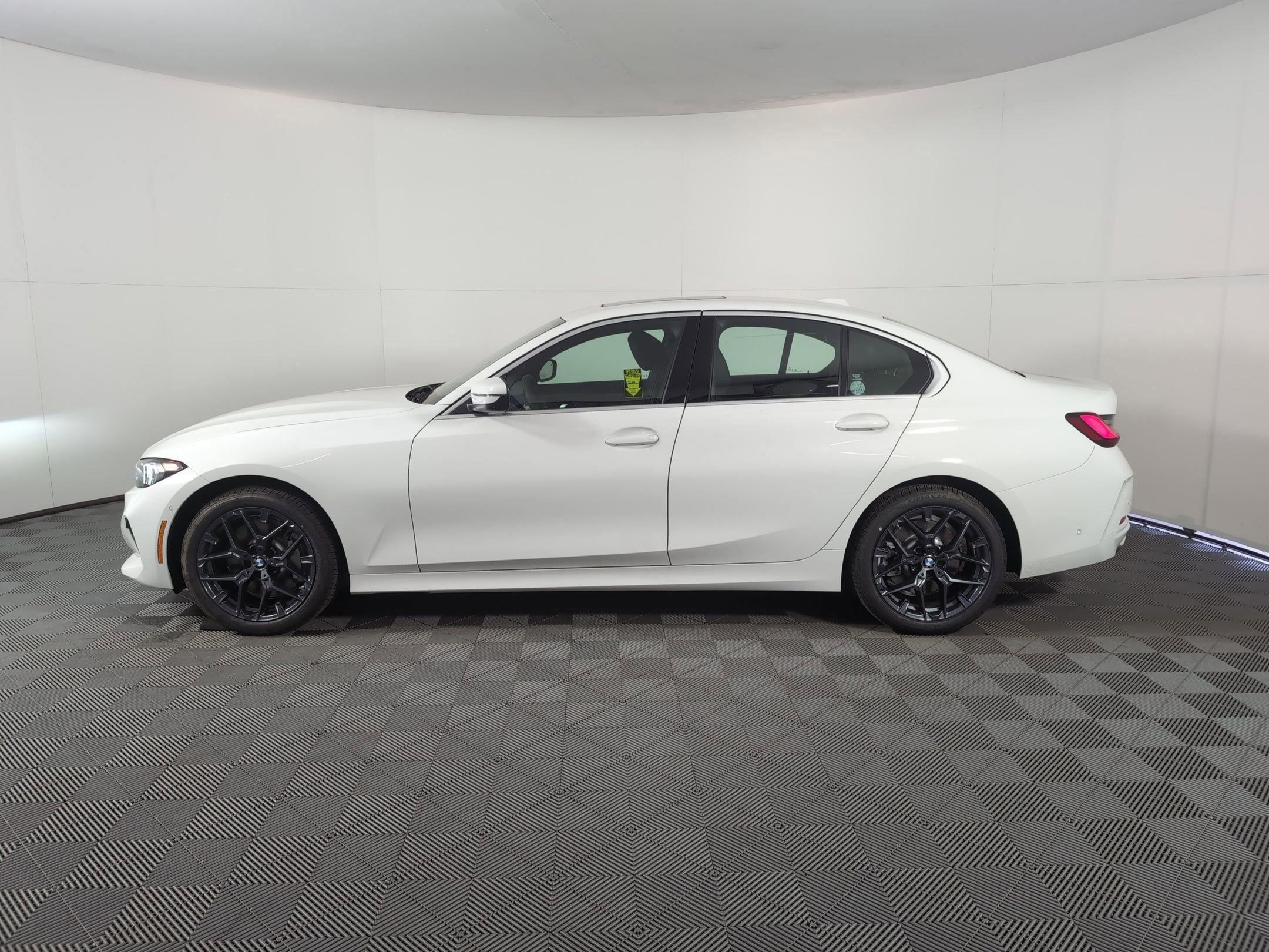 2025 Bmw 330i photo 2