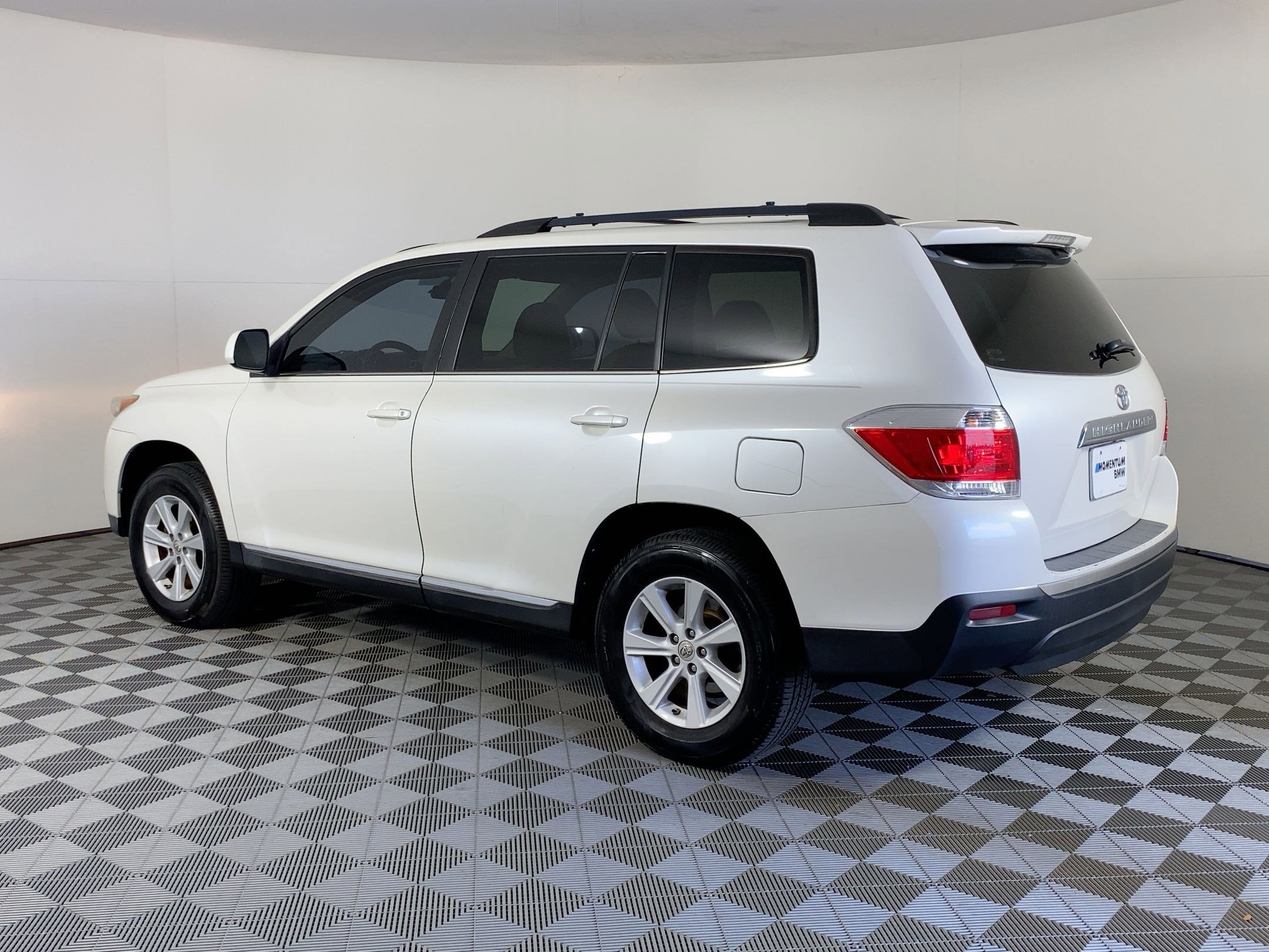 2013 Toyota Highlander Plus photo 3