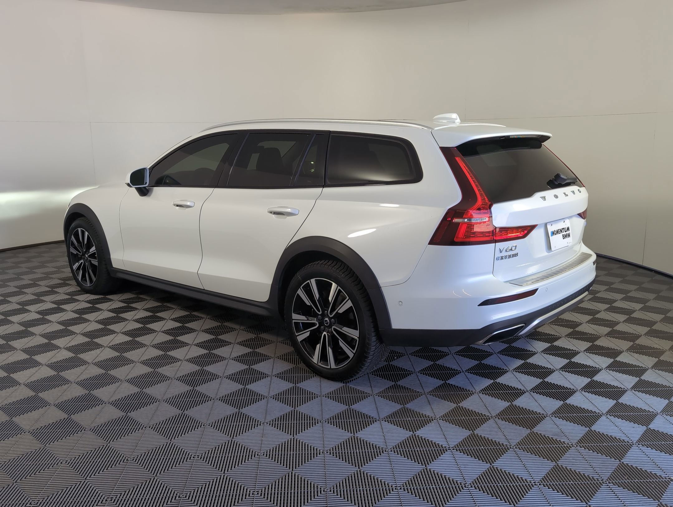 2022 Volvo V60 Cross Country T5 AWD photo 3