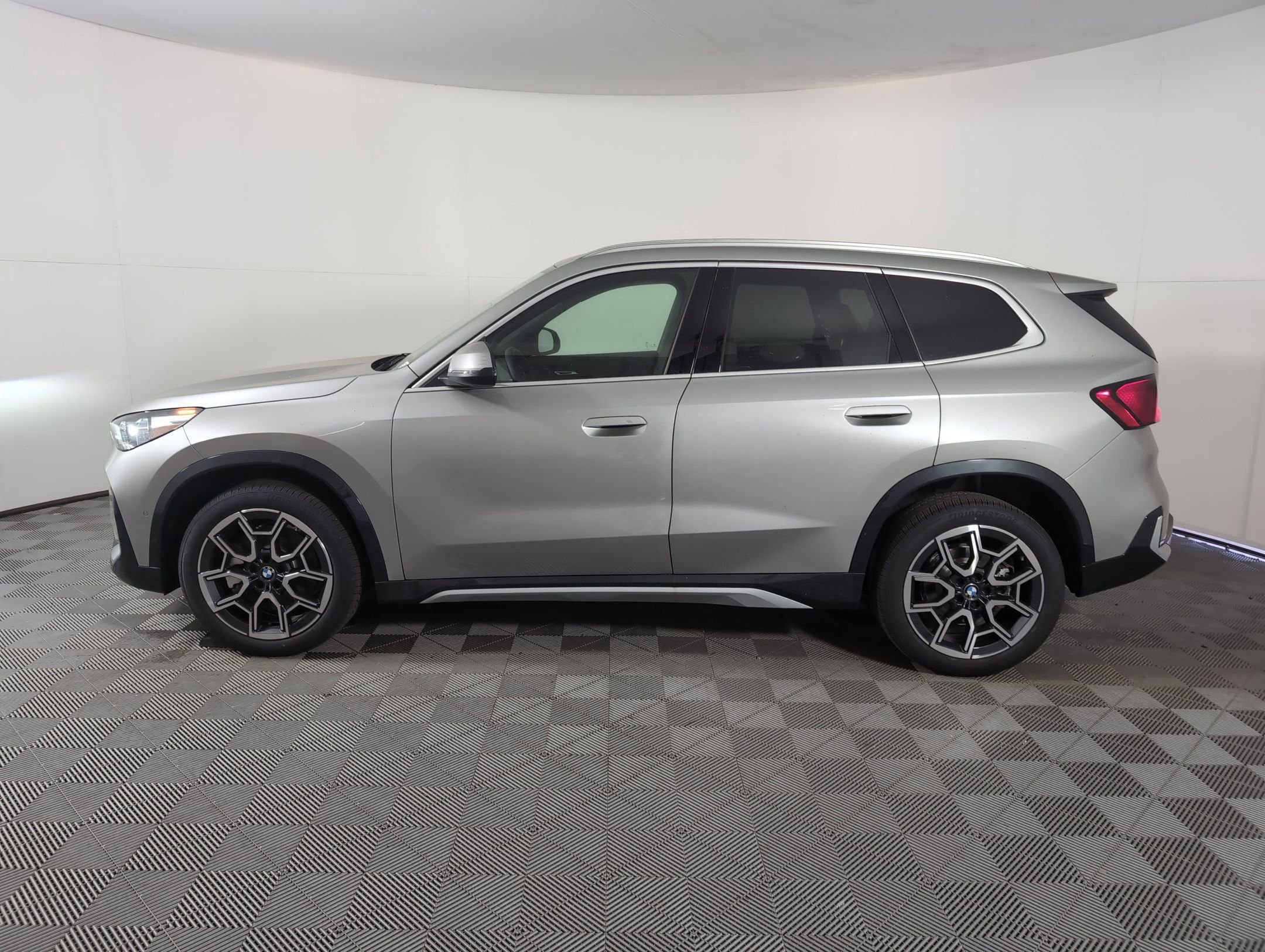 2025 Bmw X1 XDrive28i photo 2