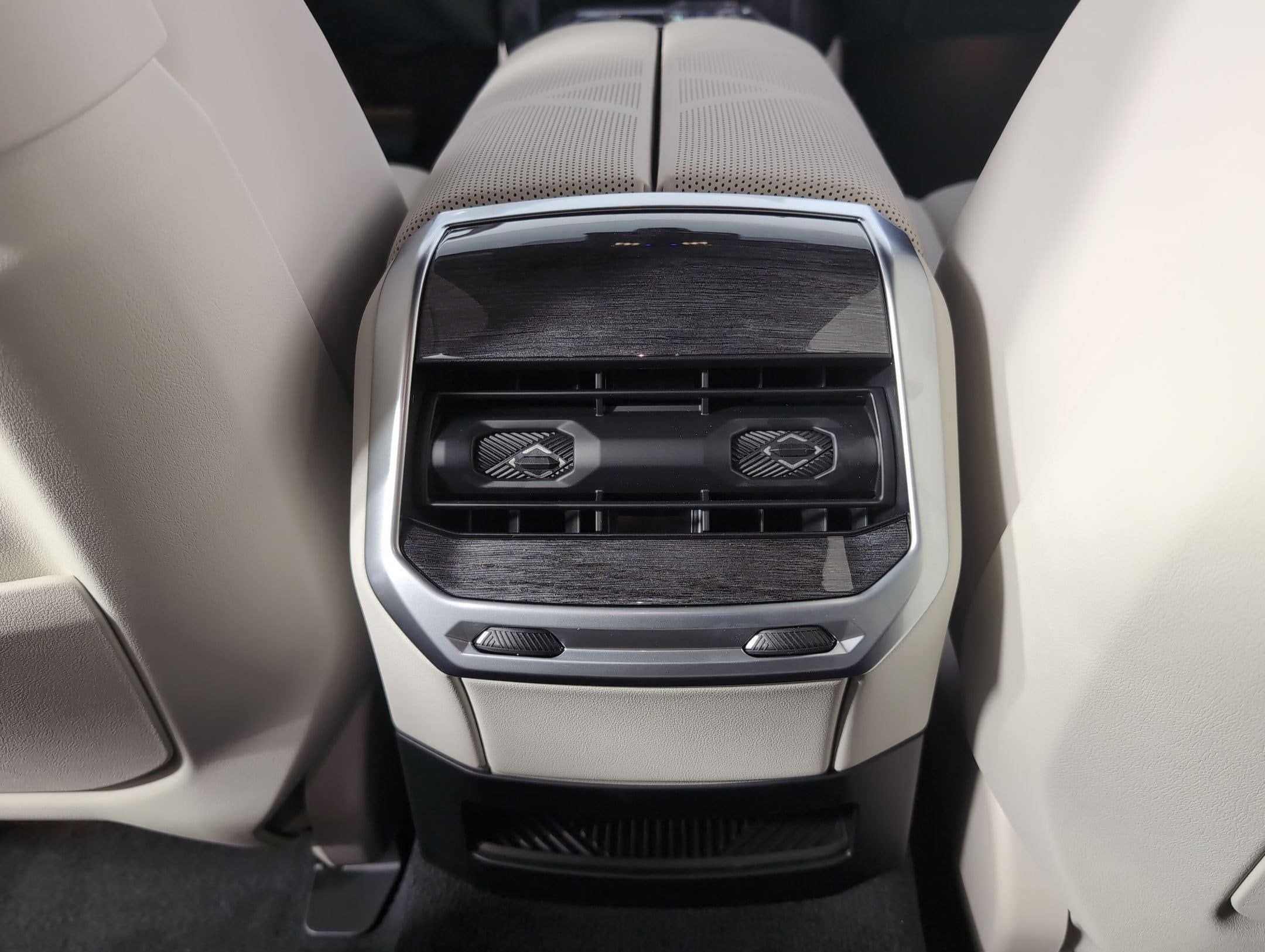 2025 BMW i7 50 - Photo 29