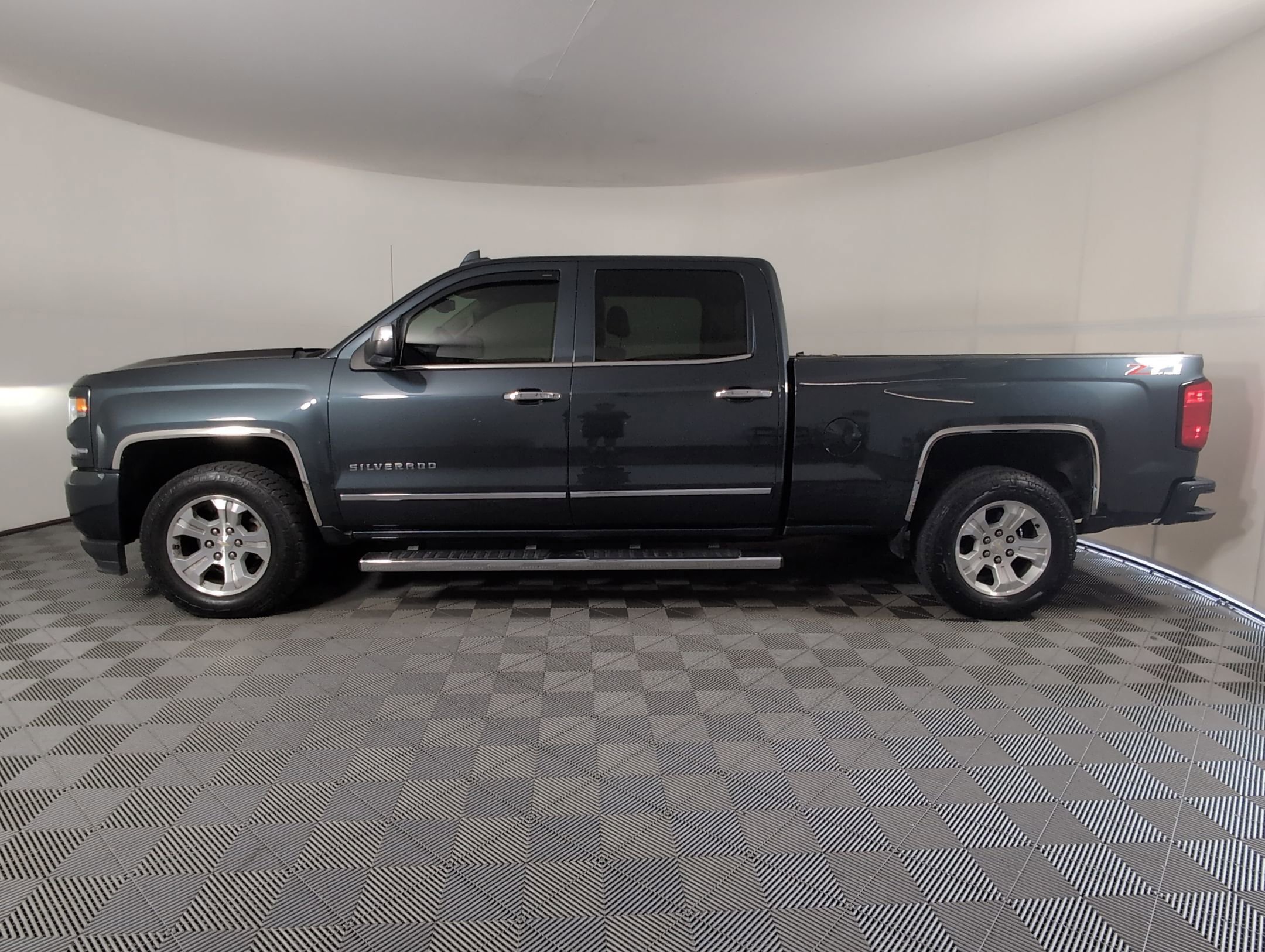 2018 Chevrolet Silverado 1500 LTZ photo 2