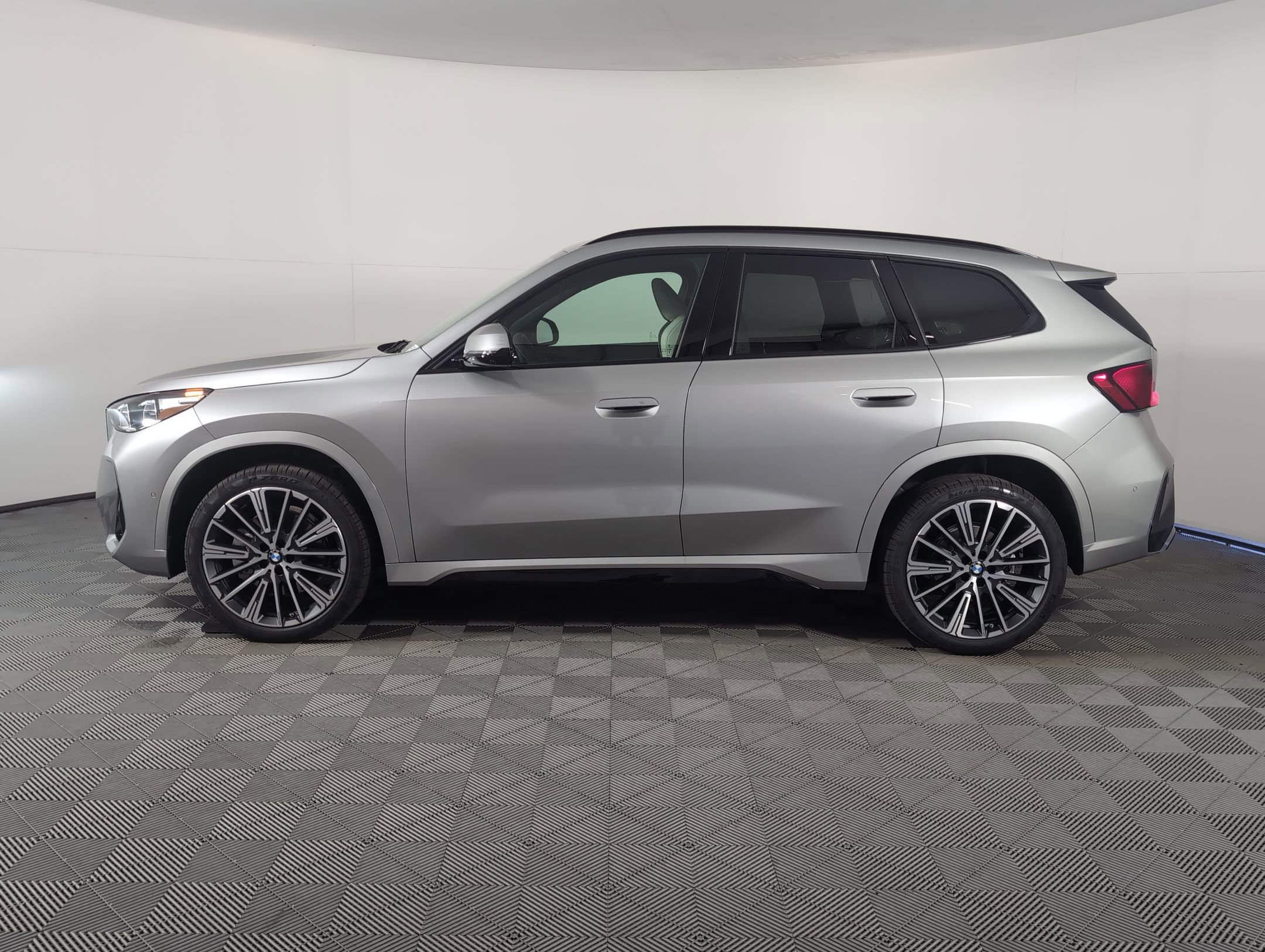 2026 Bmw X1 XDrive28i photo 2