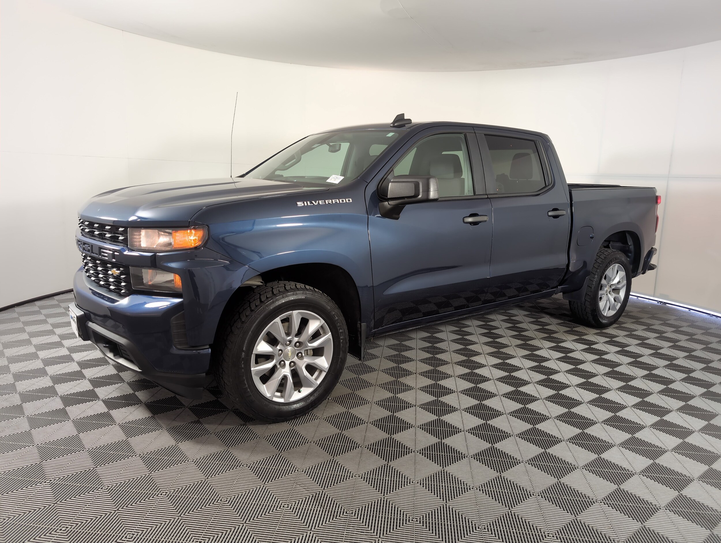 2020 Chevrolet Silverado 1500 Custom photo 3