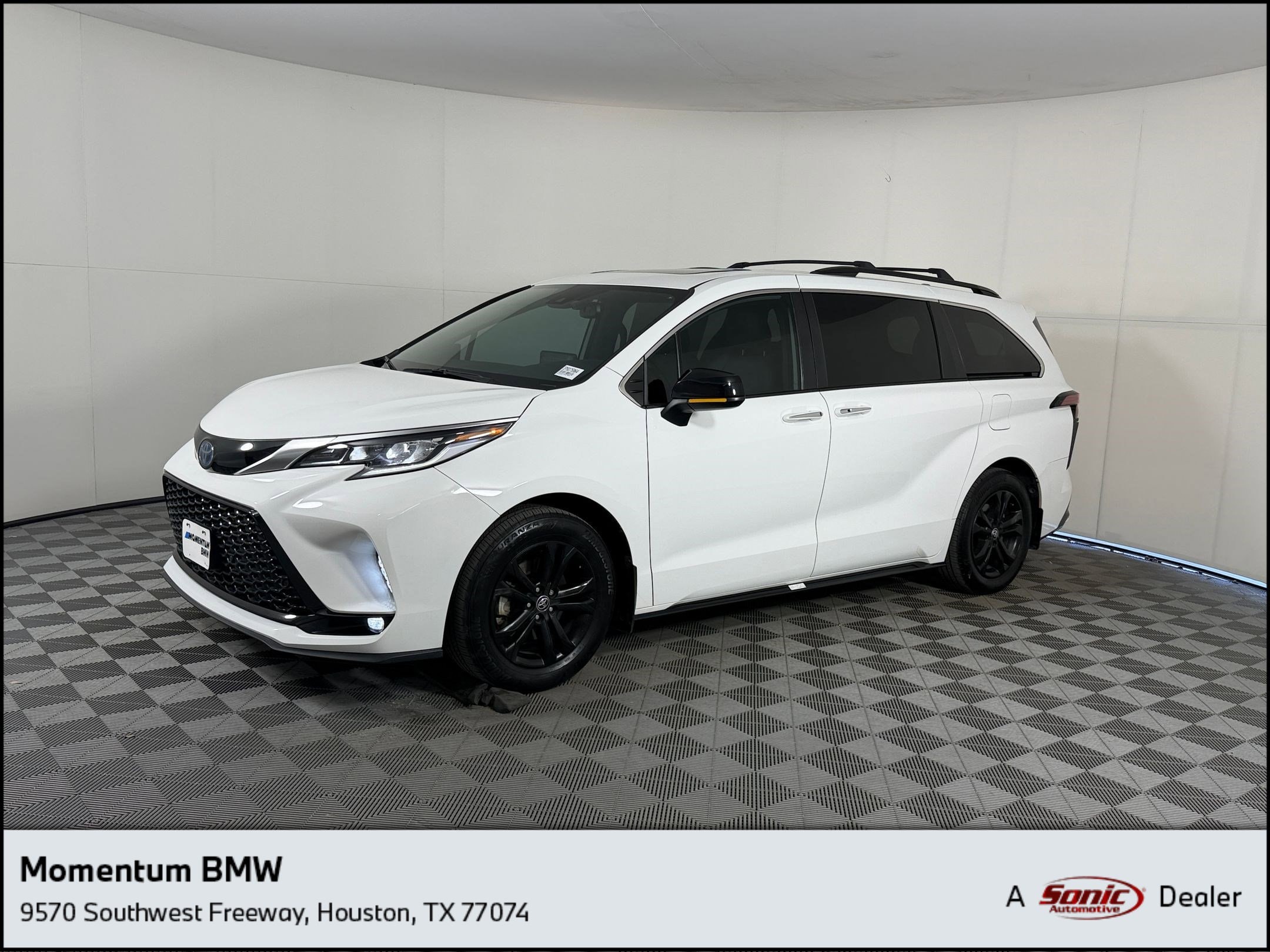 2023 Toyota Sienna XSE 7-Passenger Hybrid AWD's photo