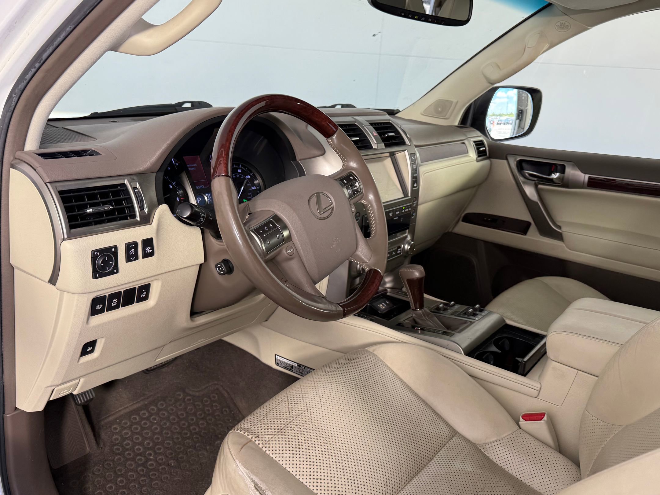 2017 Lexus GX 460 Luxury photo 4