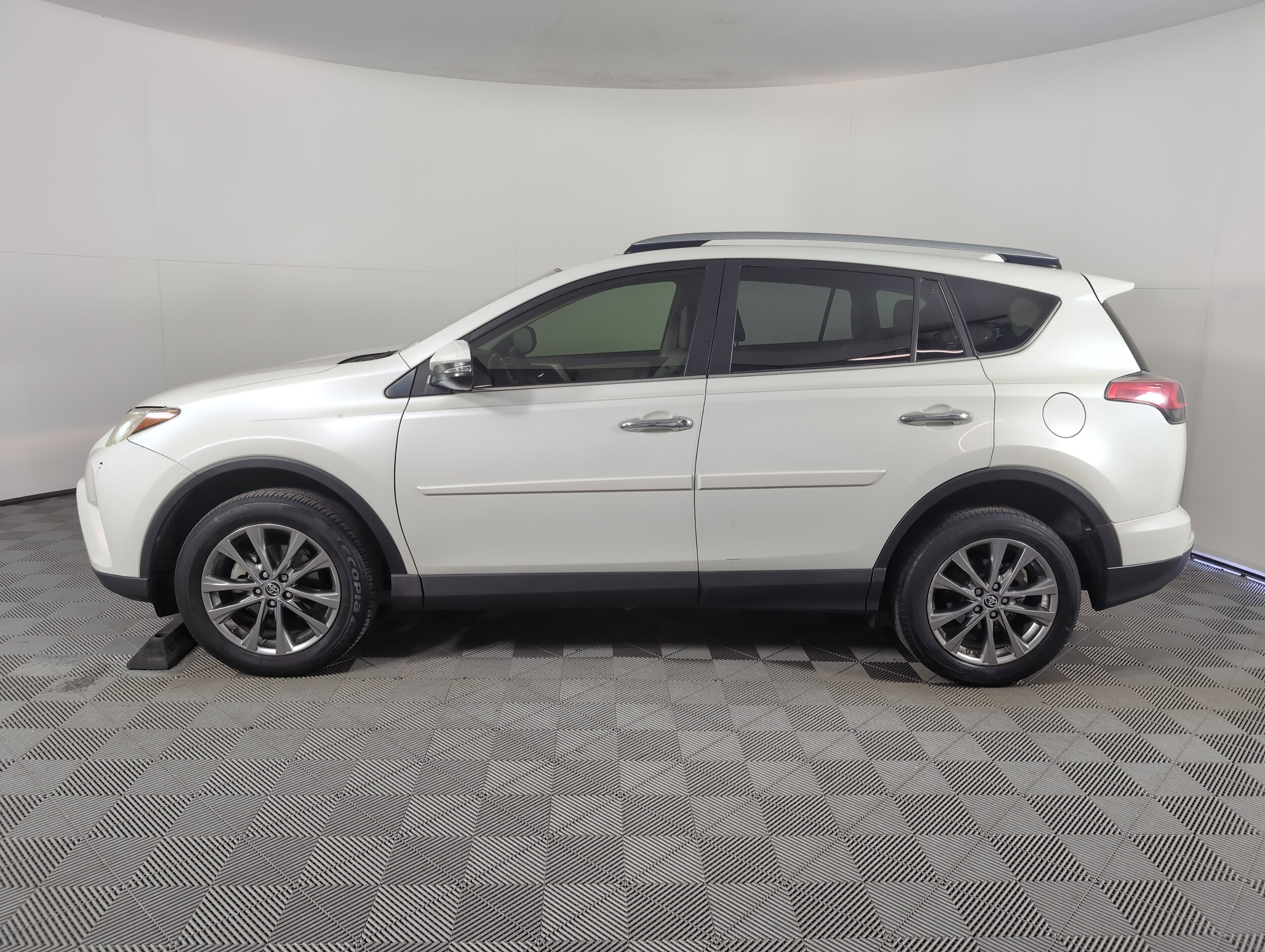 2018 Toyota RAV4 Platinum photo 3