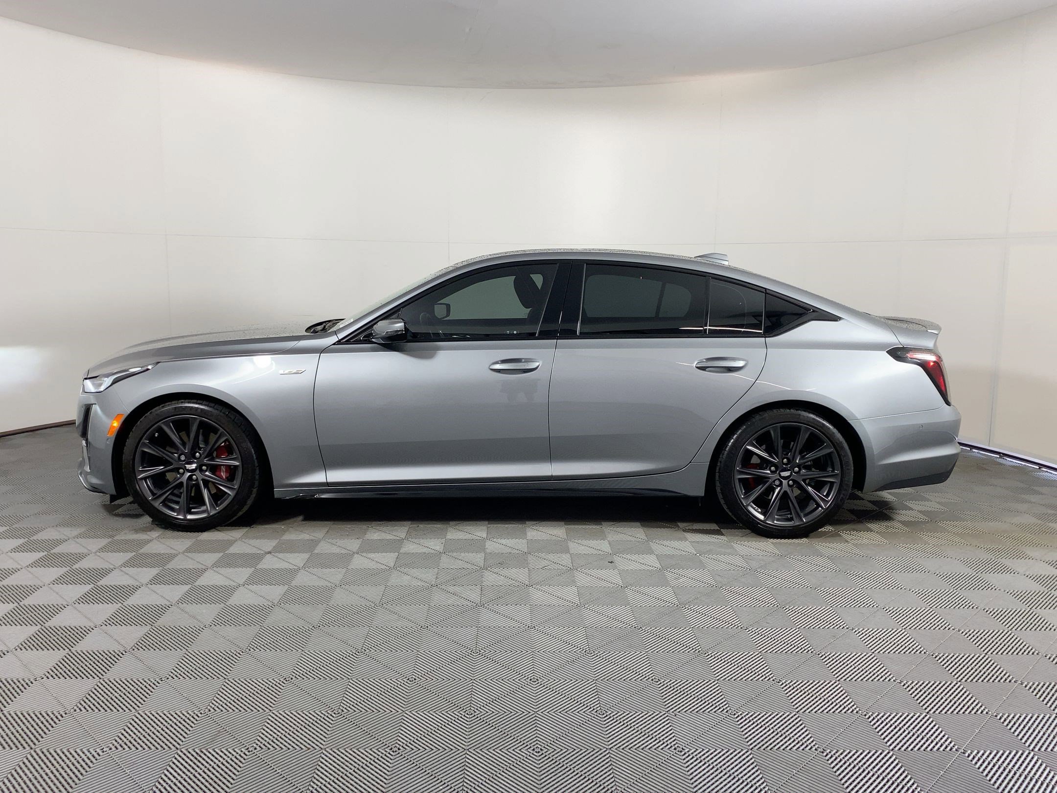 2024 Cadillac CT5 V photo 2