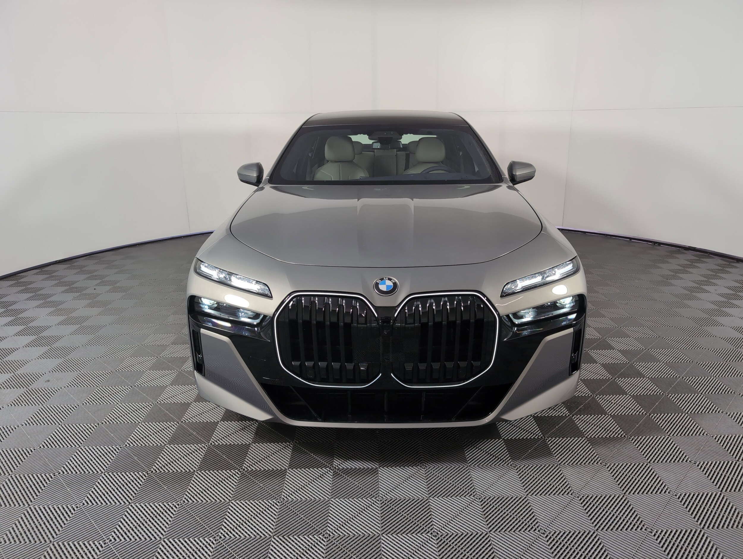 2025 Bmw 760i xDrive photo 2