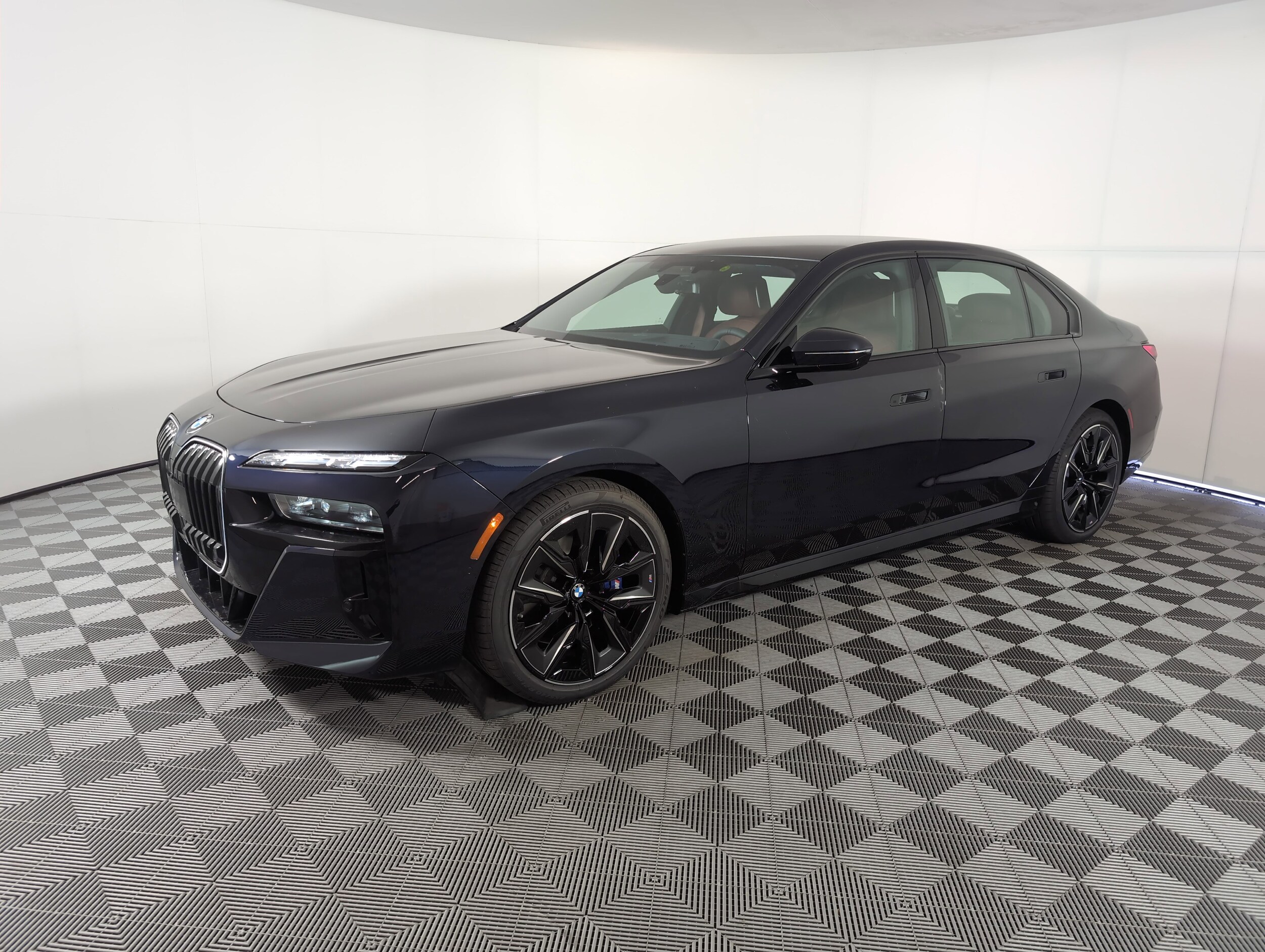 2025 Bmw 740i Sedan photo 2