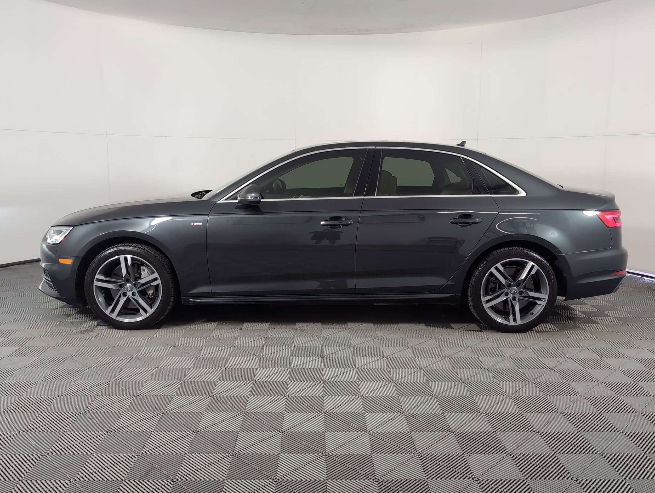 2017 Audi A4 Quattro Premium Plus photo 2